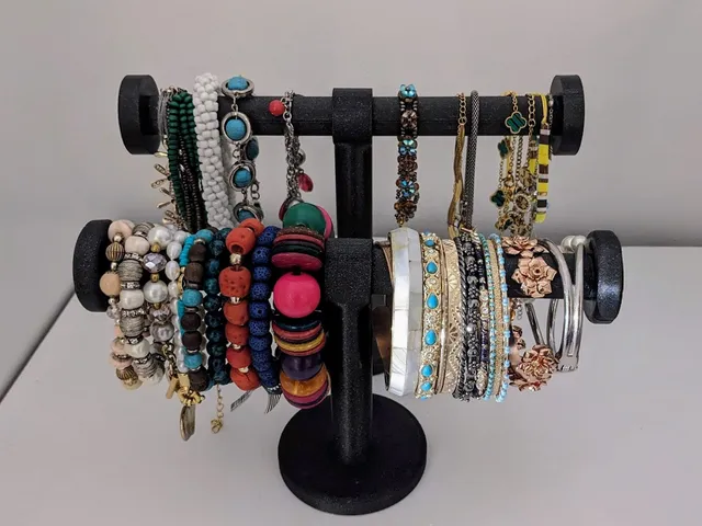 Bracelet holder (small printer friendly)
