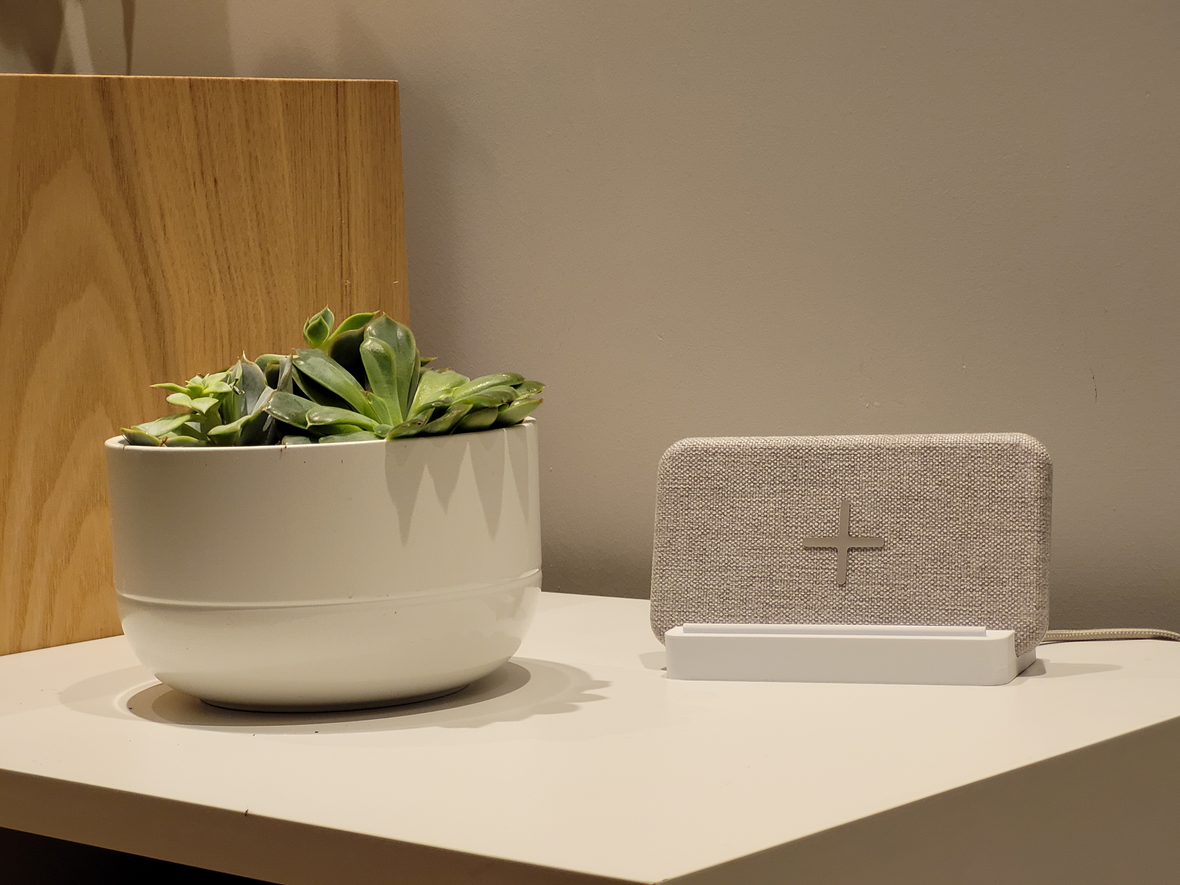 Ikea Wireless Charger Landscape Stand / Ikea NORDMÄRKE Landscape Stand