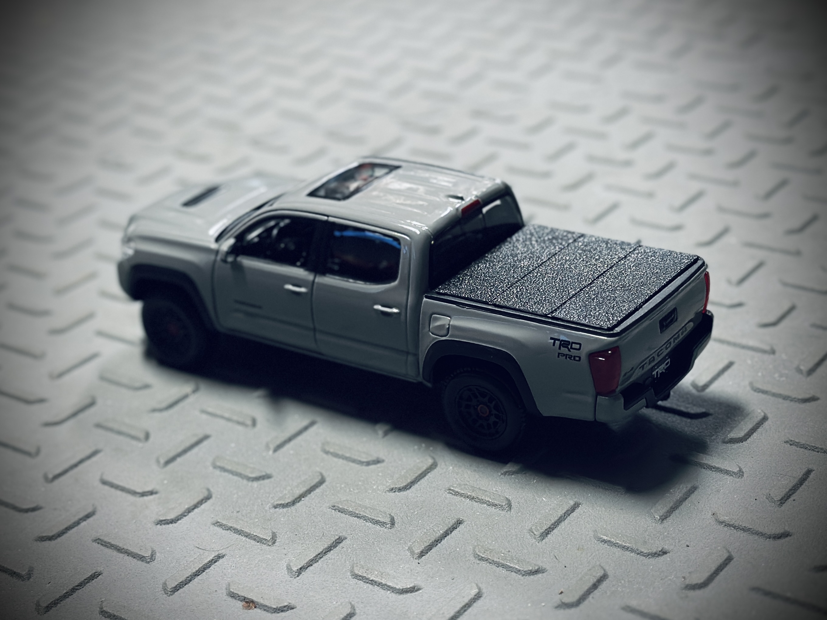 Tonneau Cover for Toyota Tacoma Model (Maisto 1/27 Scale)