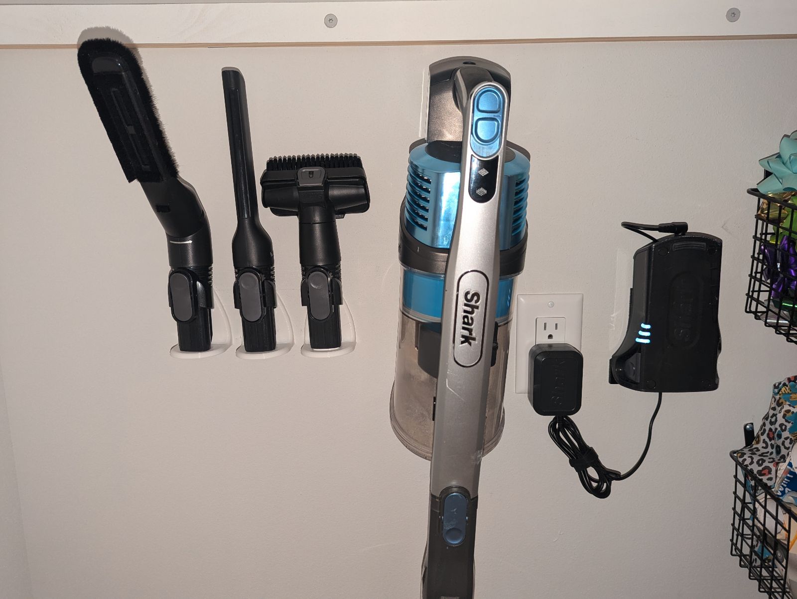 Shark Vertex Vacuum Mounts