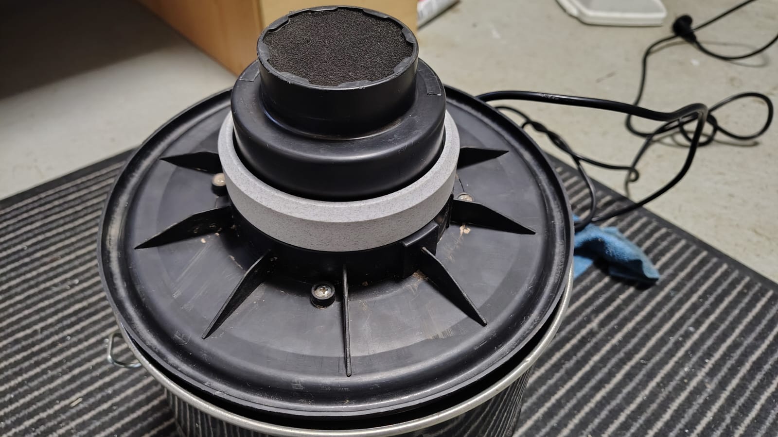 Adapter for the Fieldmann Fireplace Vacuum Cleaner FDU 200601-E to use FDU9003 HEPA filters