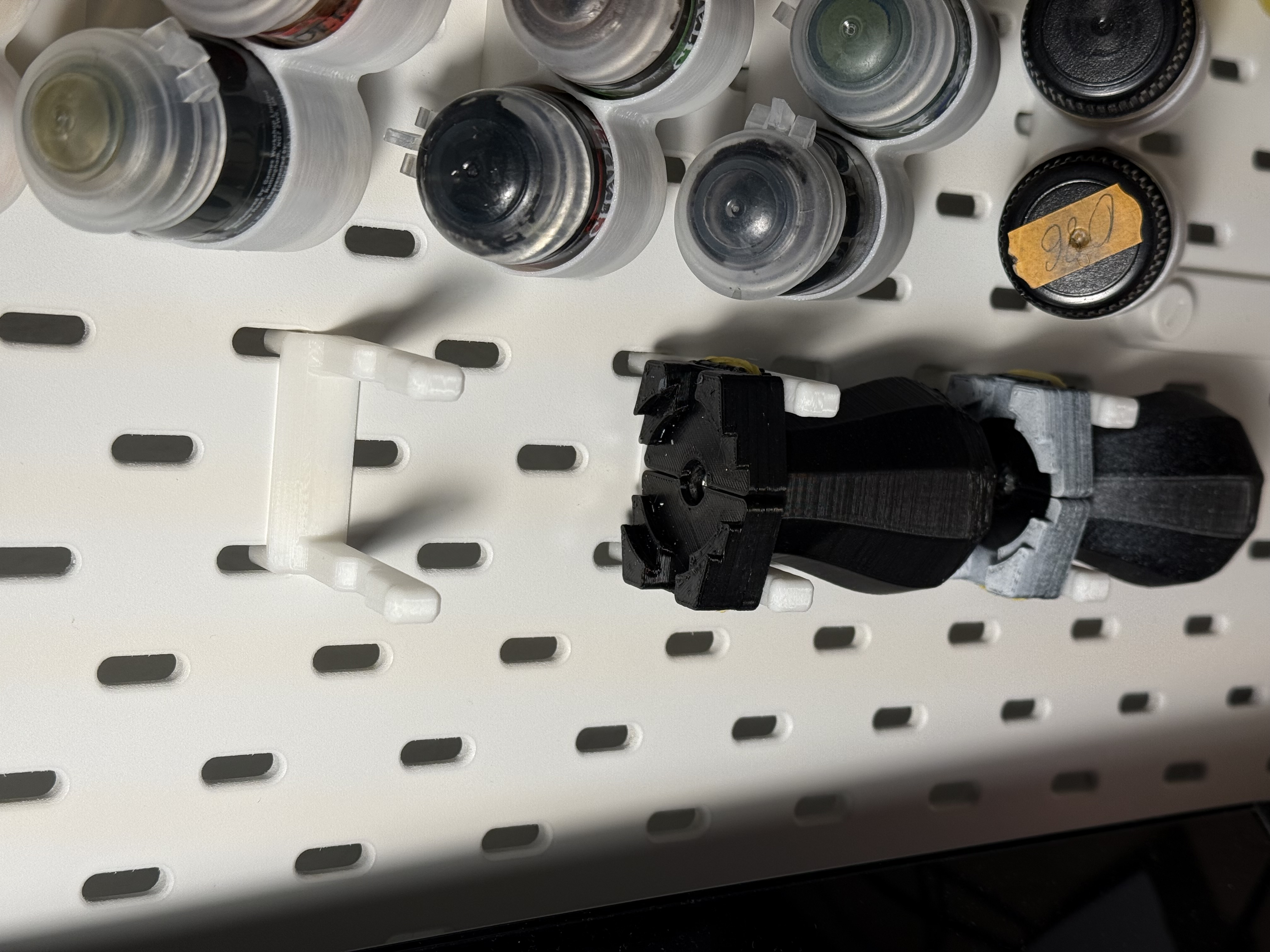 SKADIS 3D Printed Painting Handle Holder by oleksii_kutuzov Download