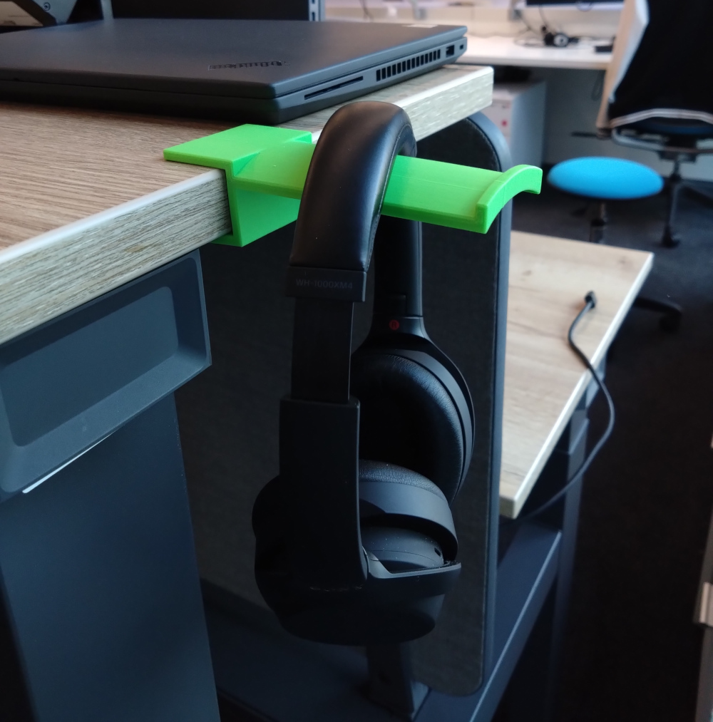 Parametric headphone holder for clamping on desk