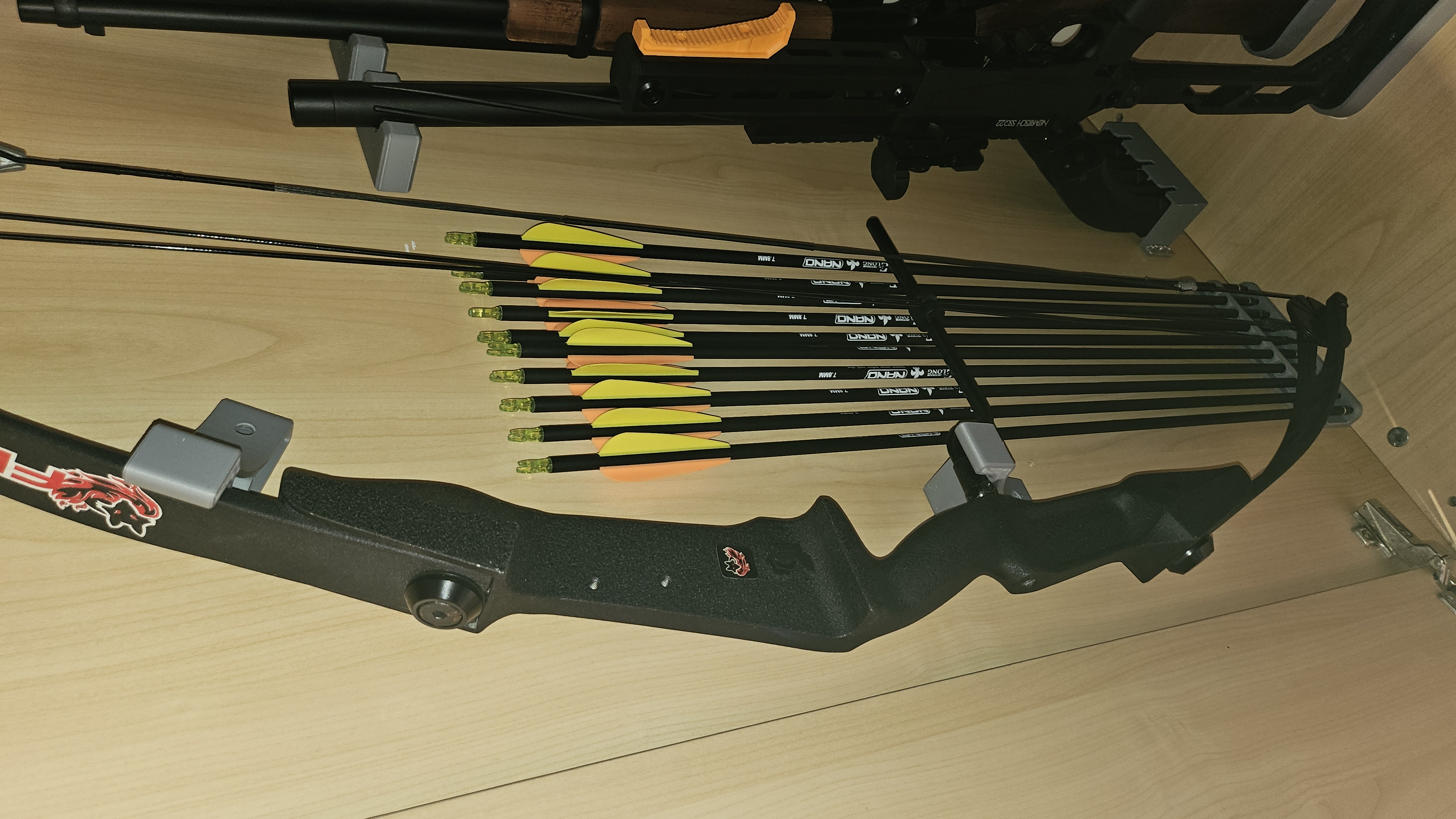 Simple Compound Bow and Arrow Wall Mount
