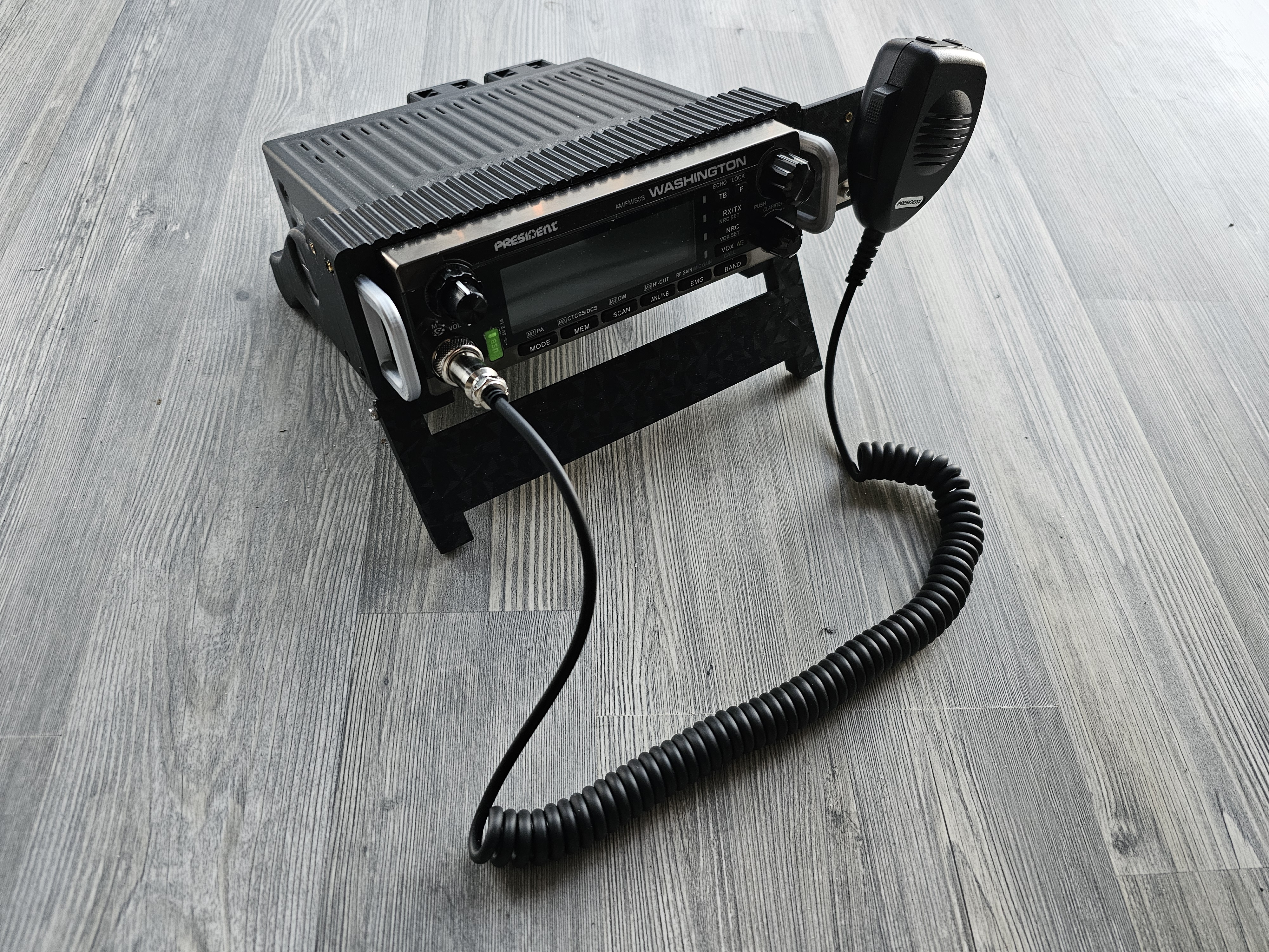 CB-radio desk stand, fits President Washington
