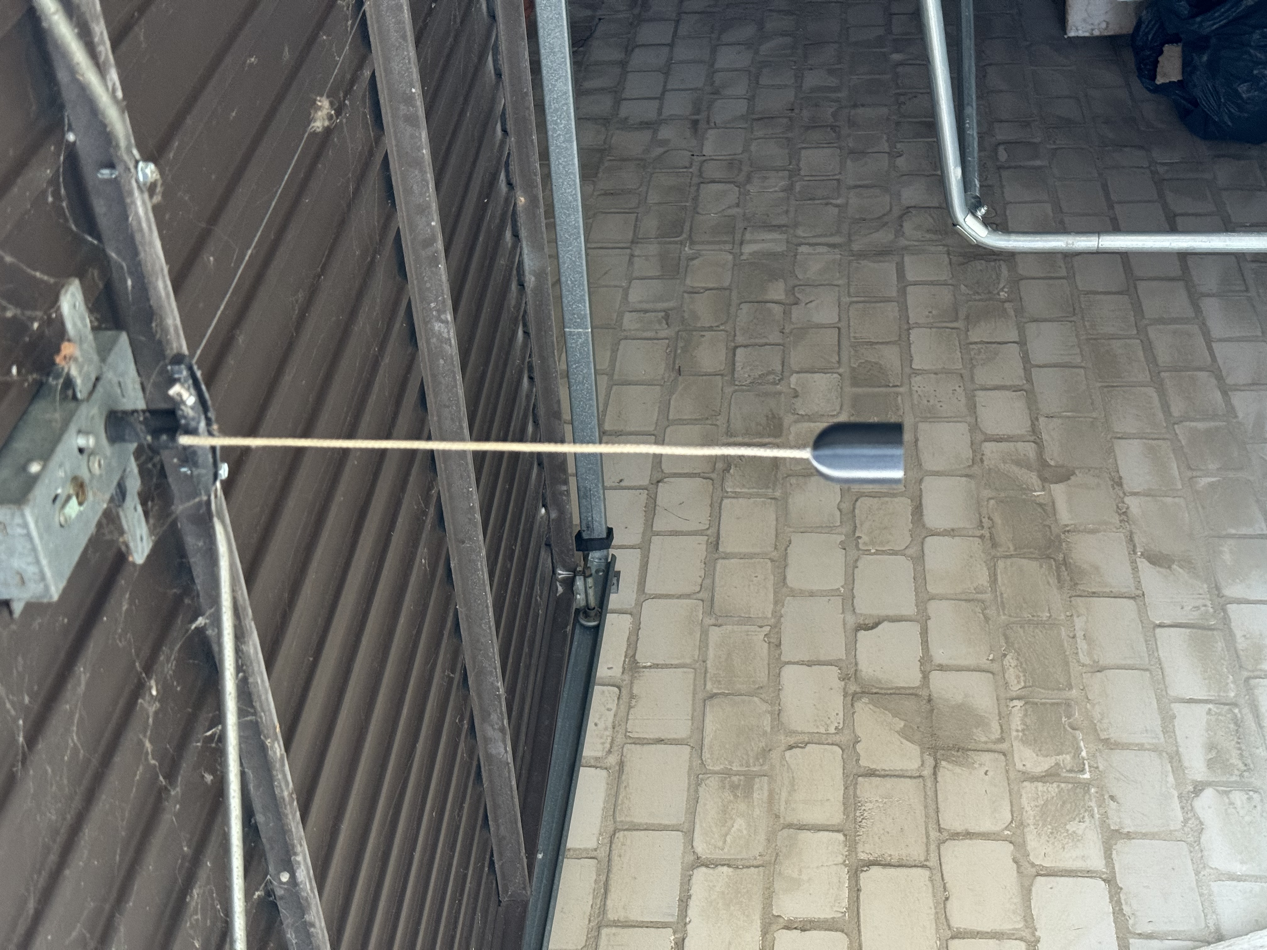 Garagentorzugseilgriff / Handle for Garage Door Rope — thumbnail 2