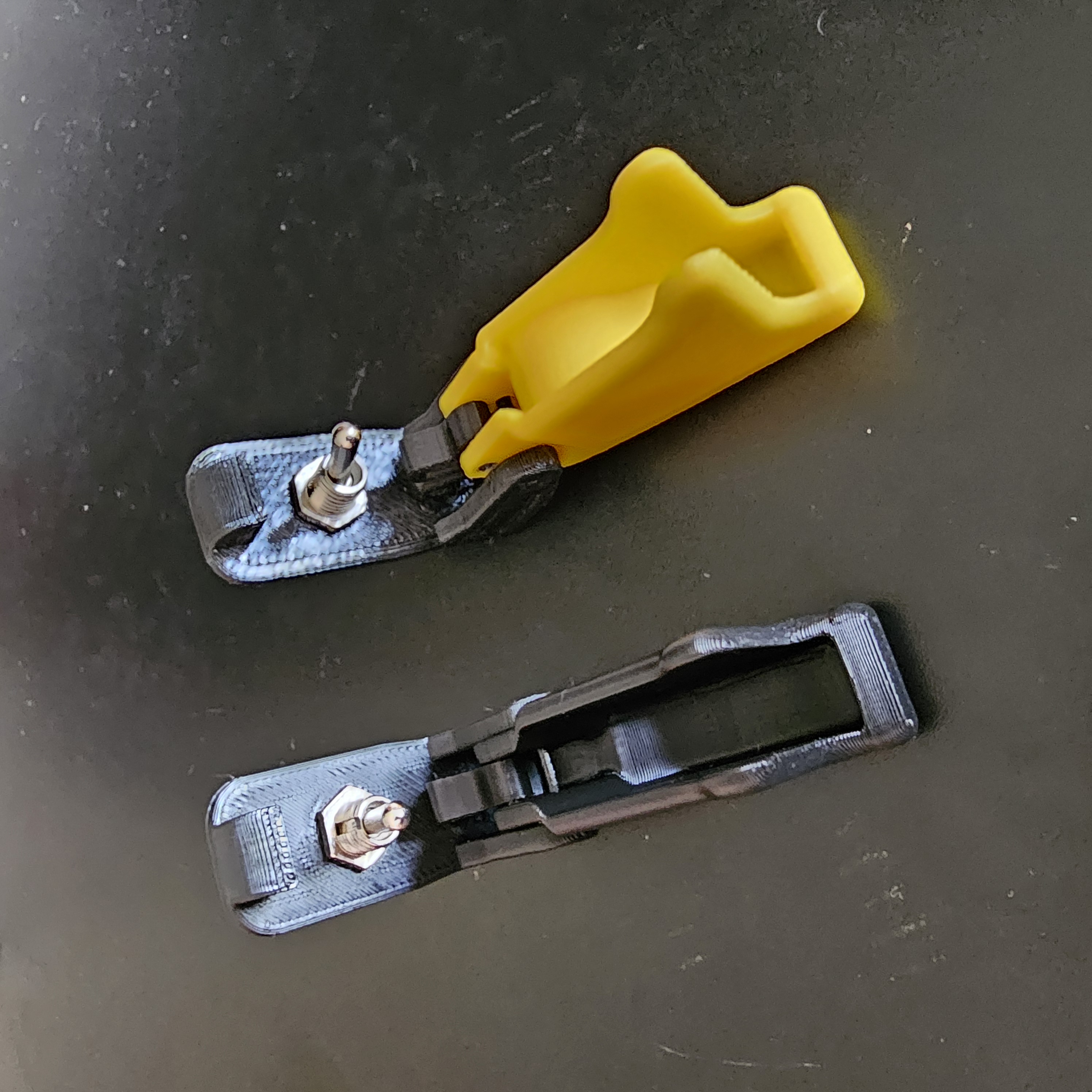 Miniatura 3 do modelo 3D Smaller Toggle Switch Cover - Diameter 6