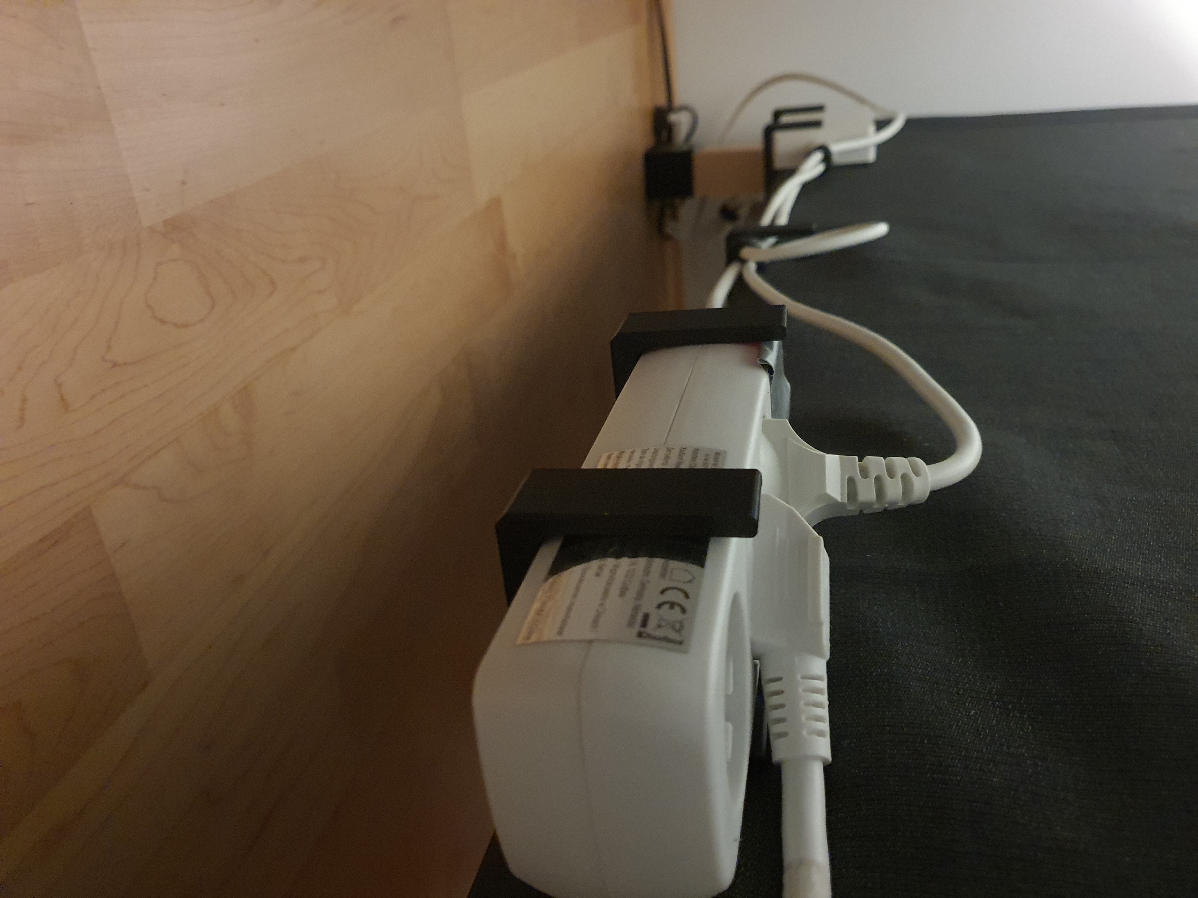 IKEA - KARLSTAD - cable management