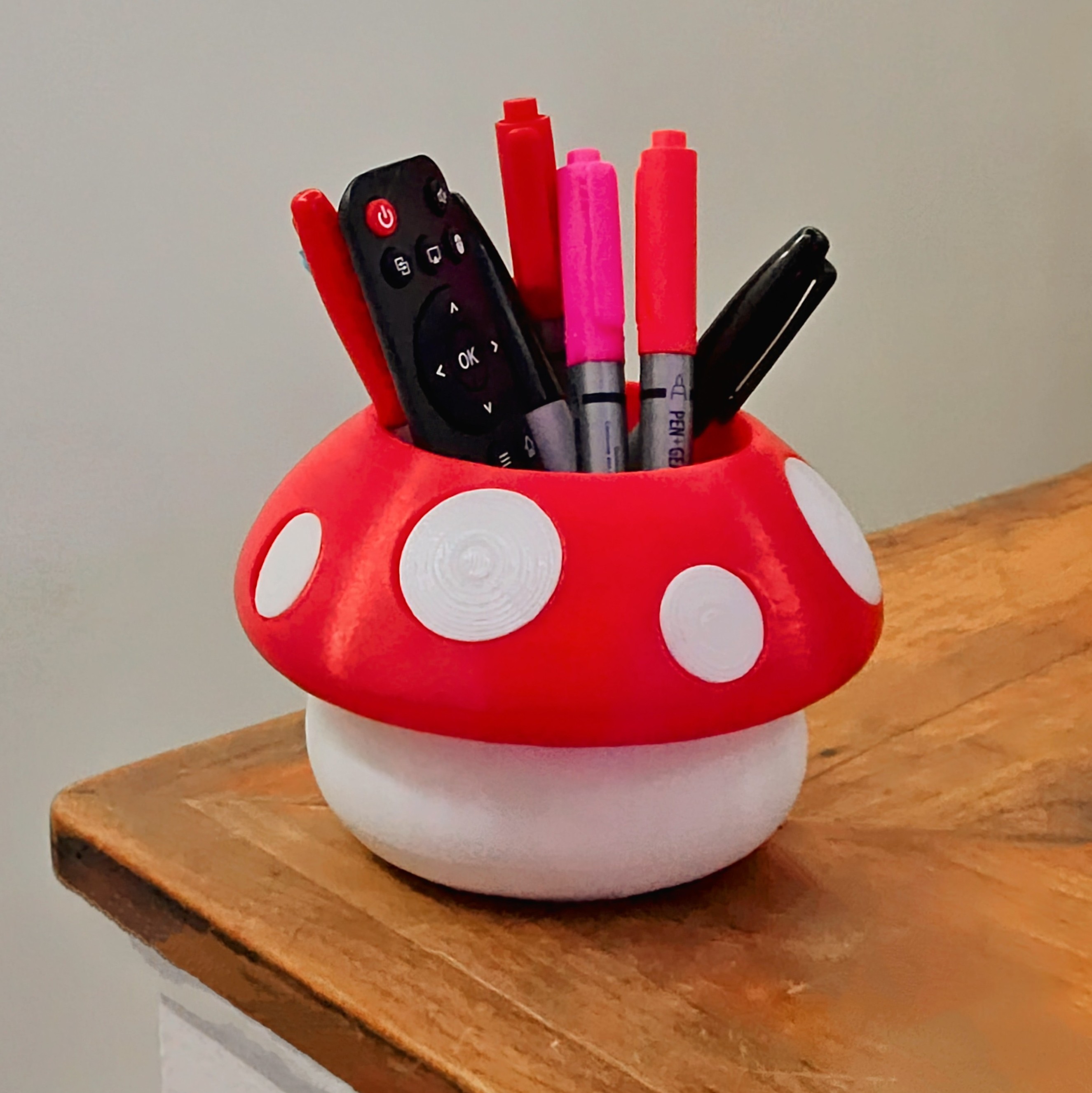 Mushroom pen holder