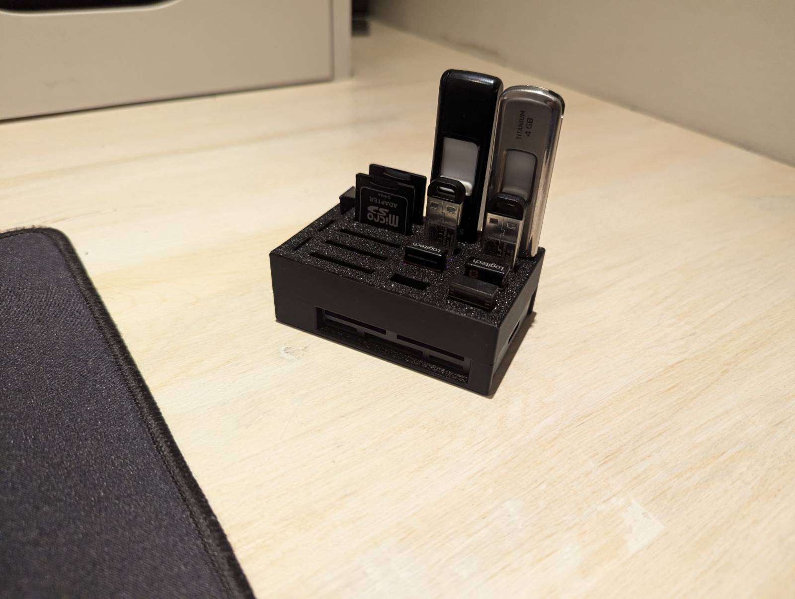 Holder for USB, SD, Micro SD + Plexgear card reader — miniatura 3