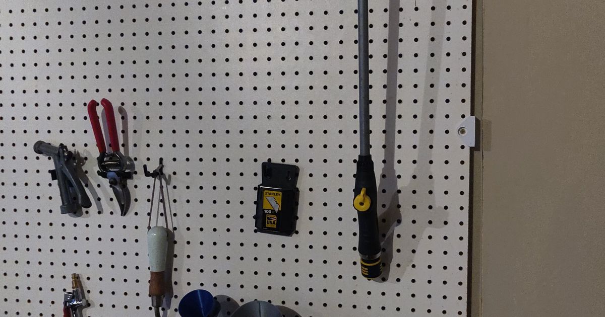 Pegboard Mounts by bencolt45 Download free STL model
