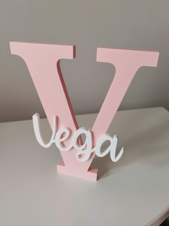 Vega Nombre con inicial / Name with initial