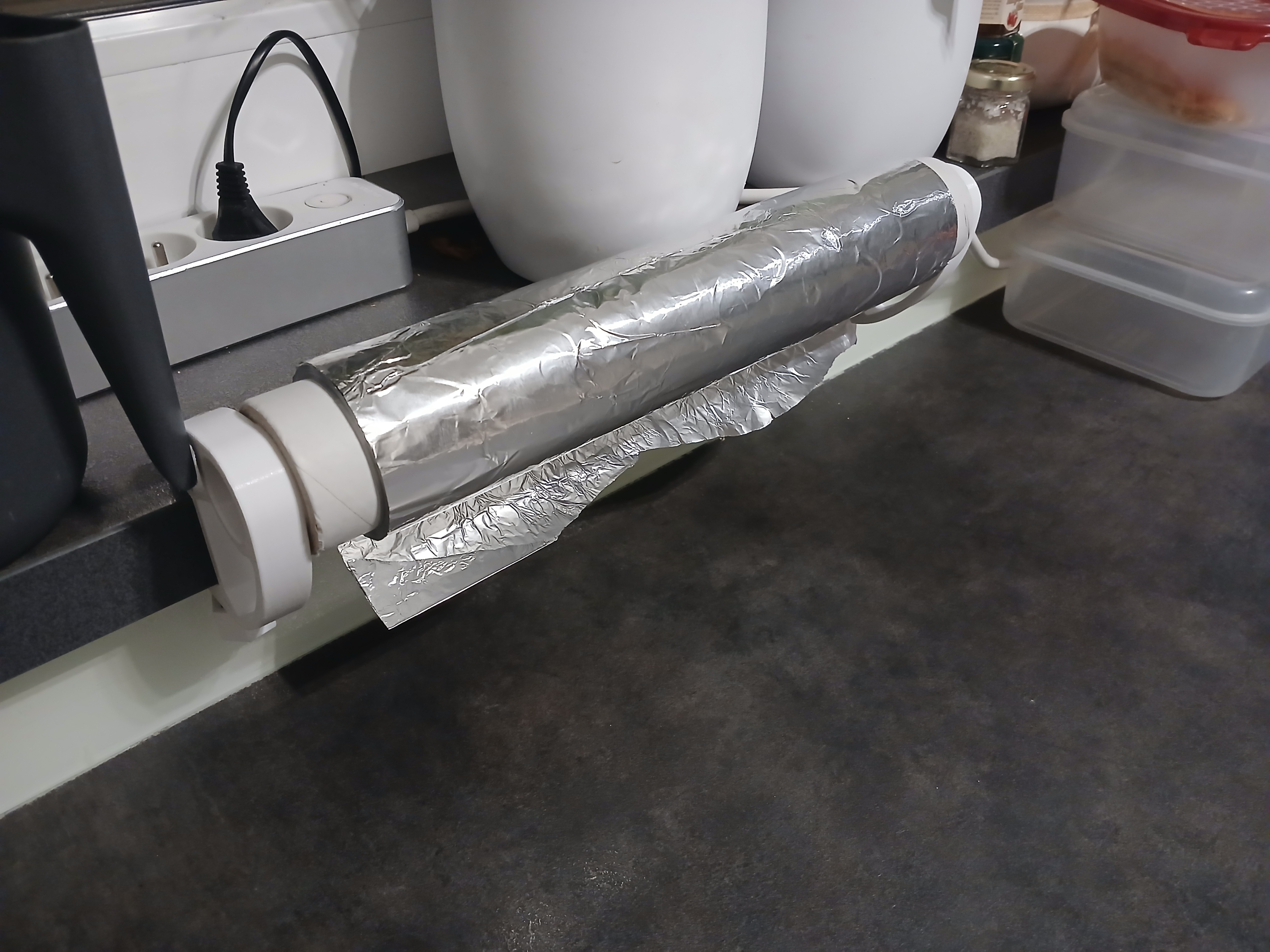Aluminum foil holder