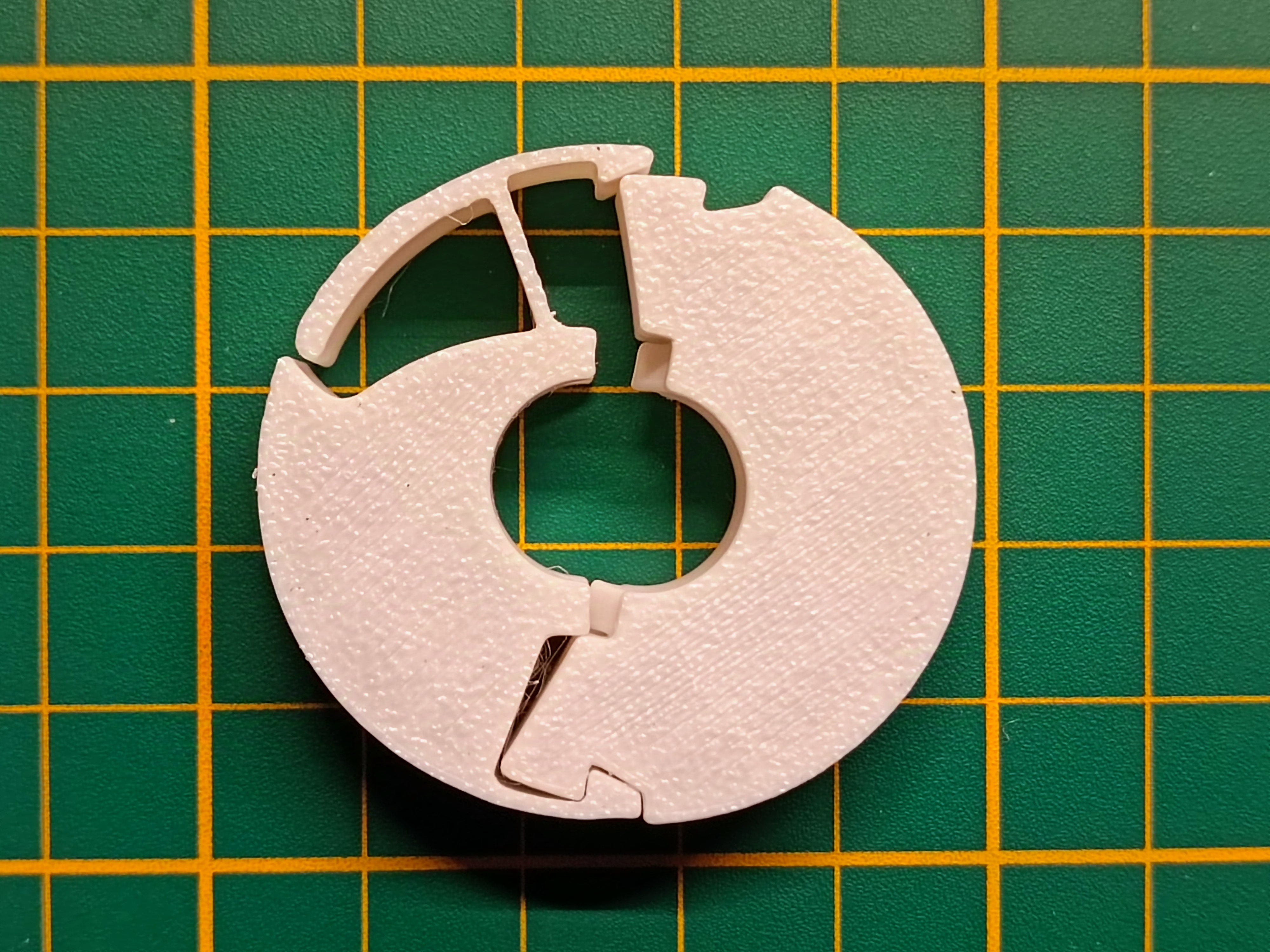 TOILET PAPER ROLL LOCK by Hacki Lab Download free STL model