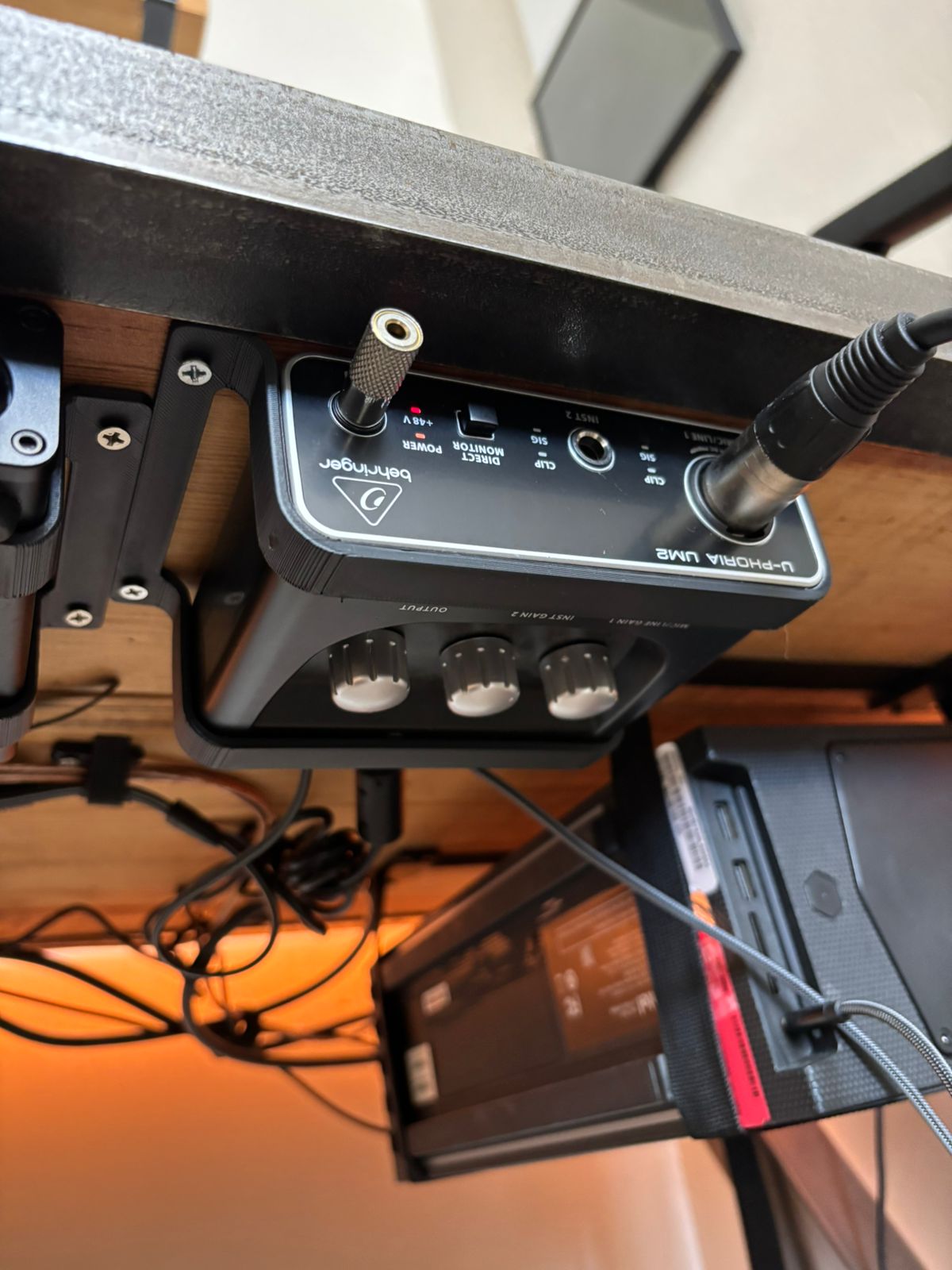 Behringer UM2 Under desk mount