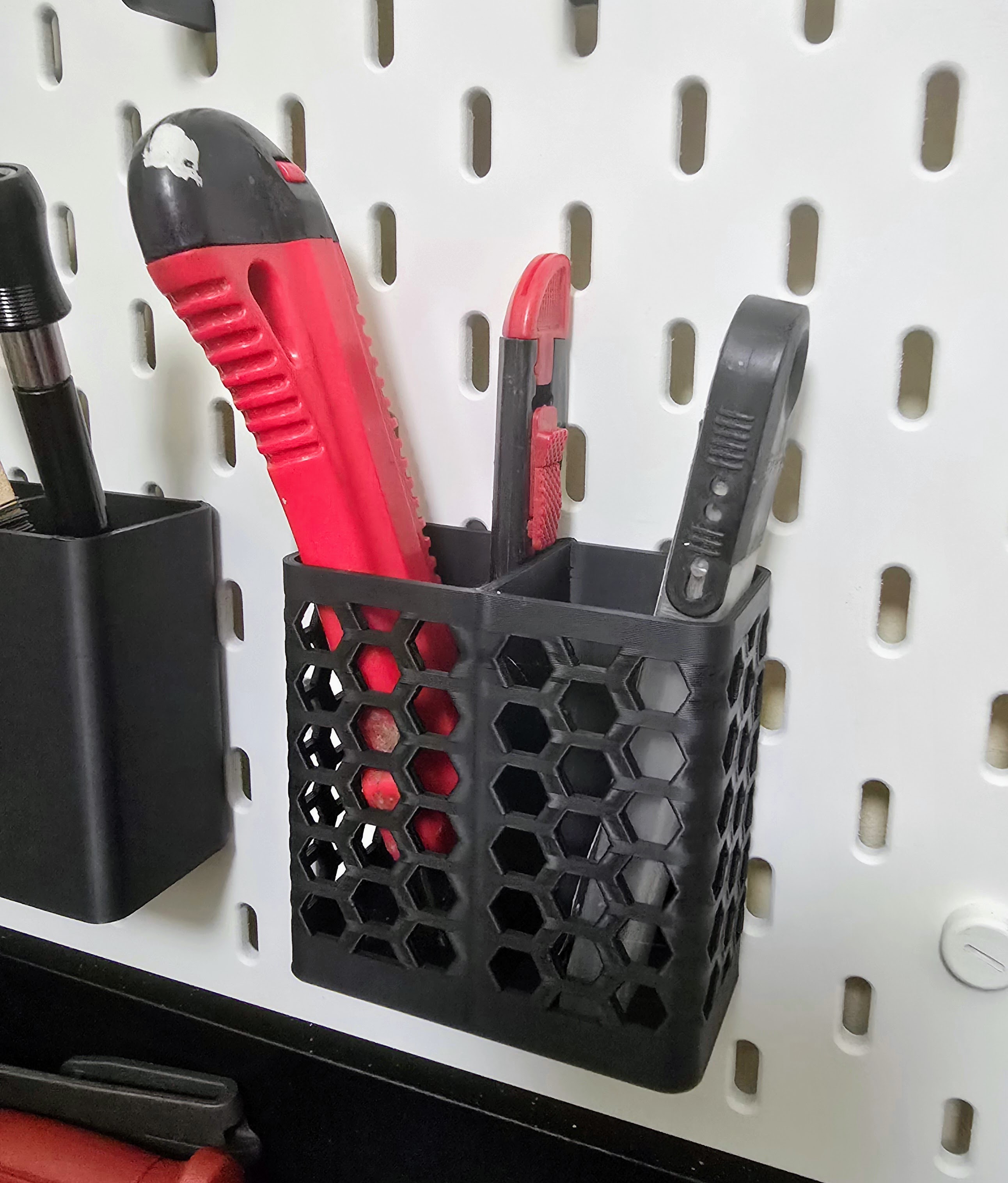 Skadis or Skådis pegboard box (remix)