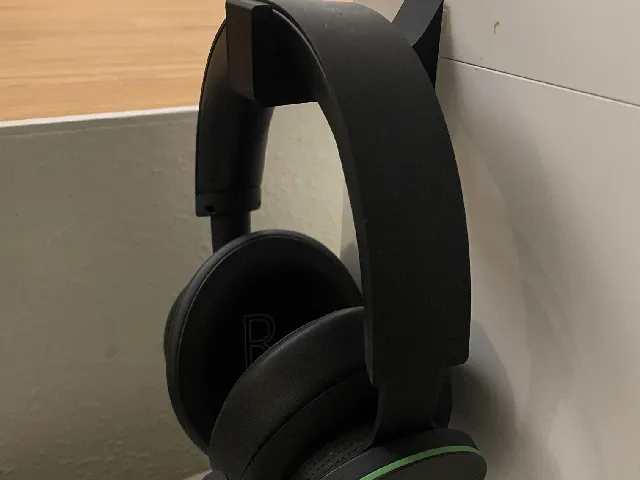simple headphone holder