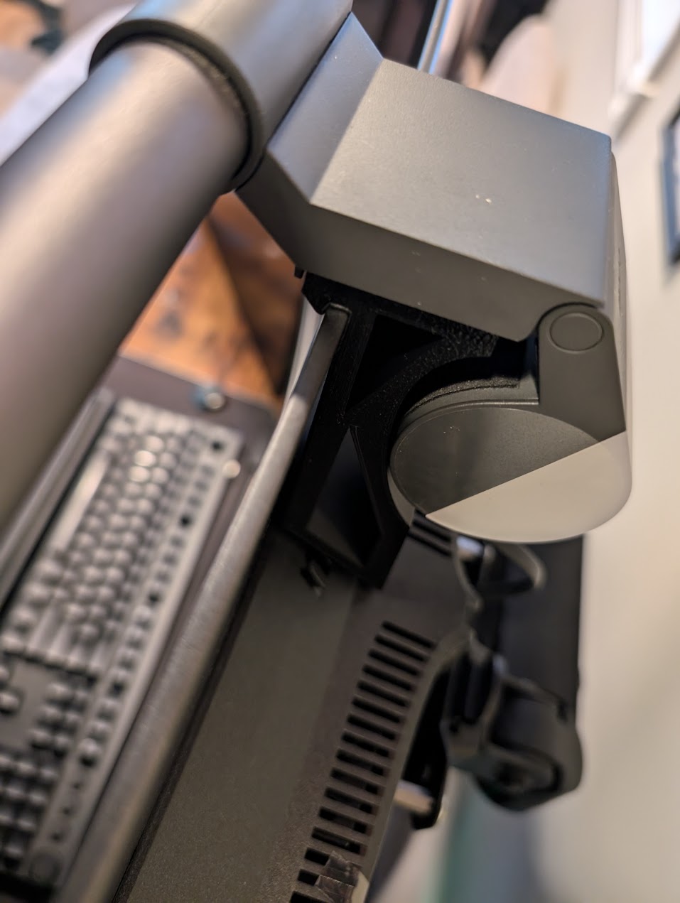 BenQ ScreenBar Halo OLED monitor mount