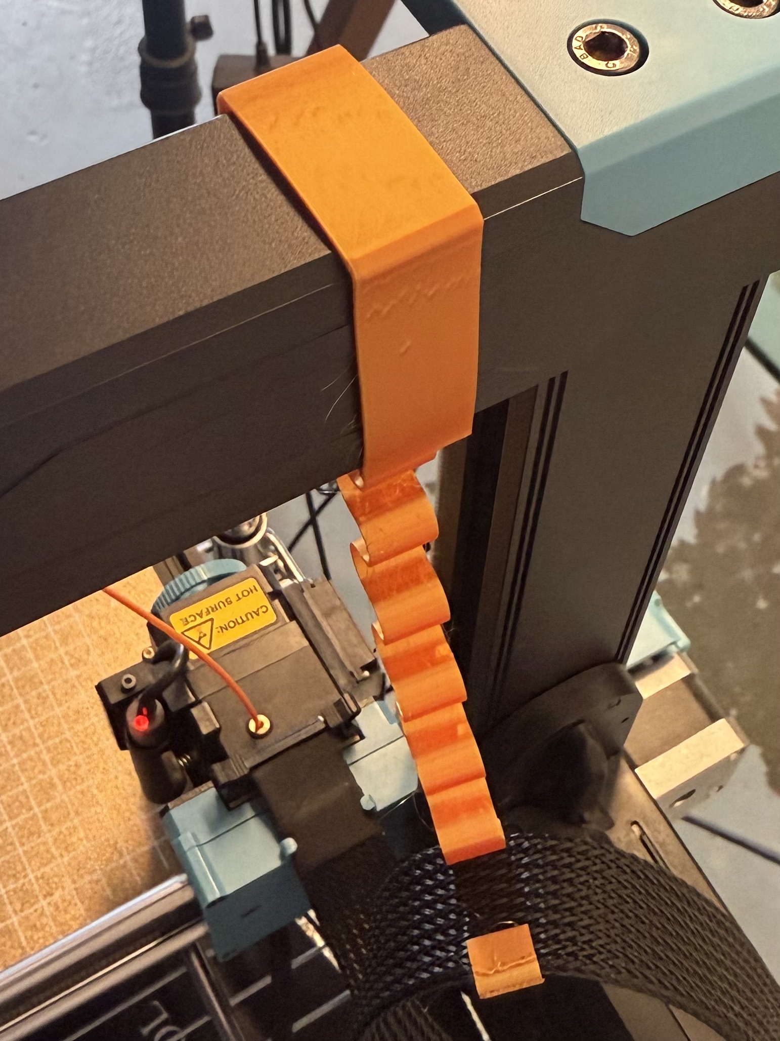 Cable holder for SV06
