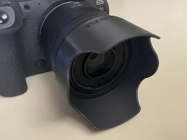 Canon RF 35mm f/1.8 Macro IS STM Lens Hood