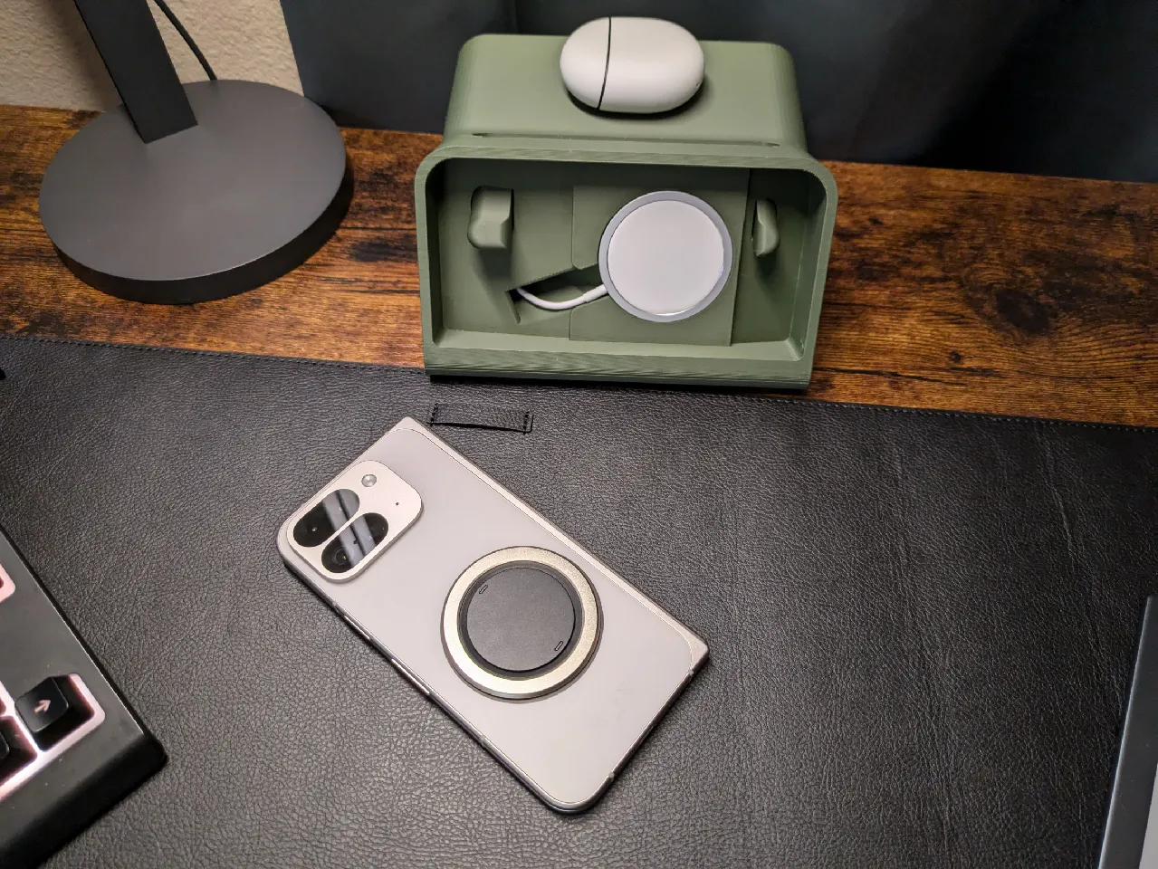 Pixel Pro Fold DN 40 Dock by Peter Code Download free STL