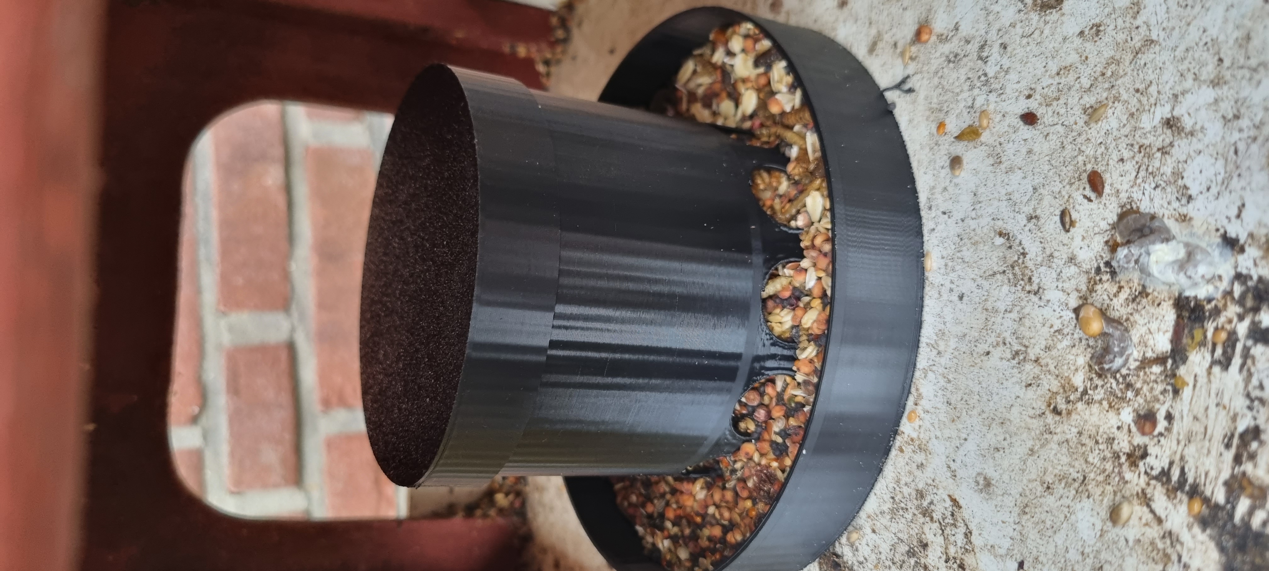 Birdfeeder / Vogelfutterspender