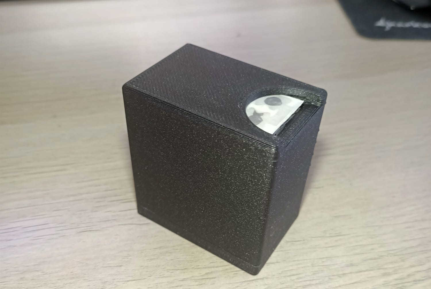 Safety razor dispenser (spring powered)