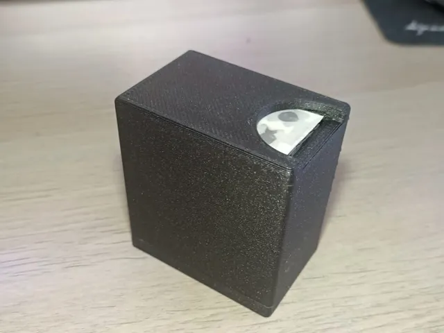Safety razor dispenser (spring powered)