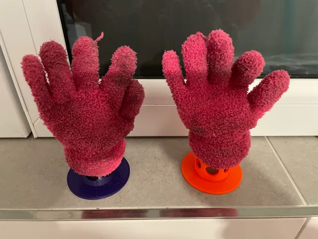 Simple child glove dryer