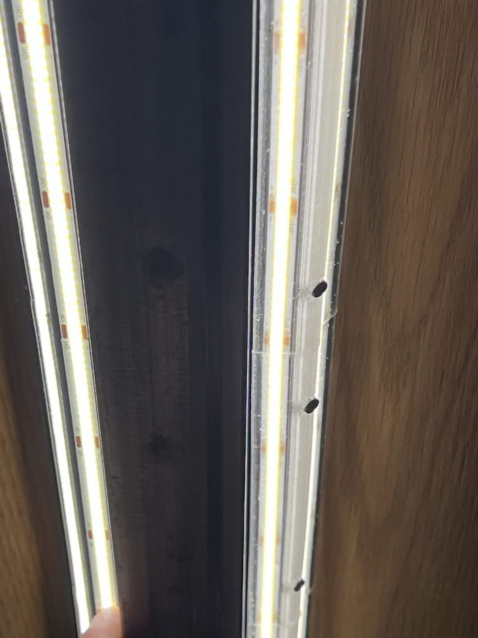 Magnetic modular LED lamp
