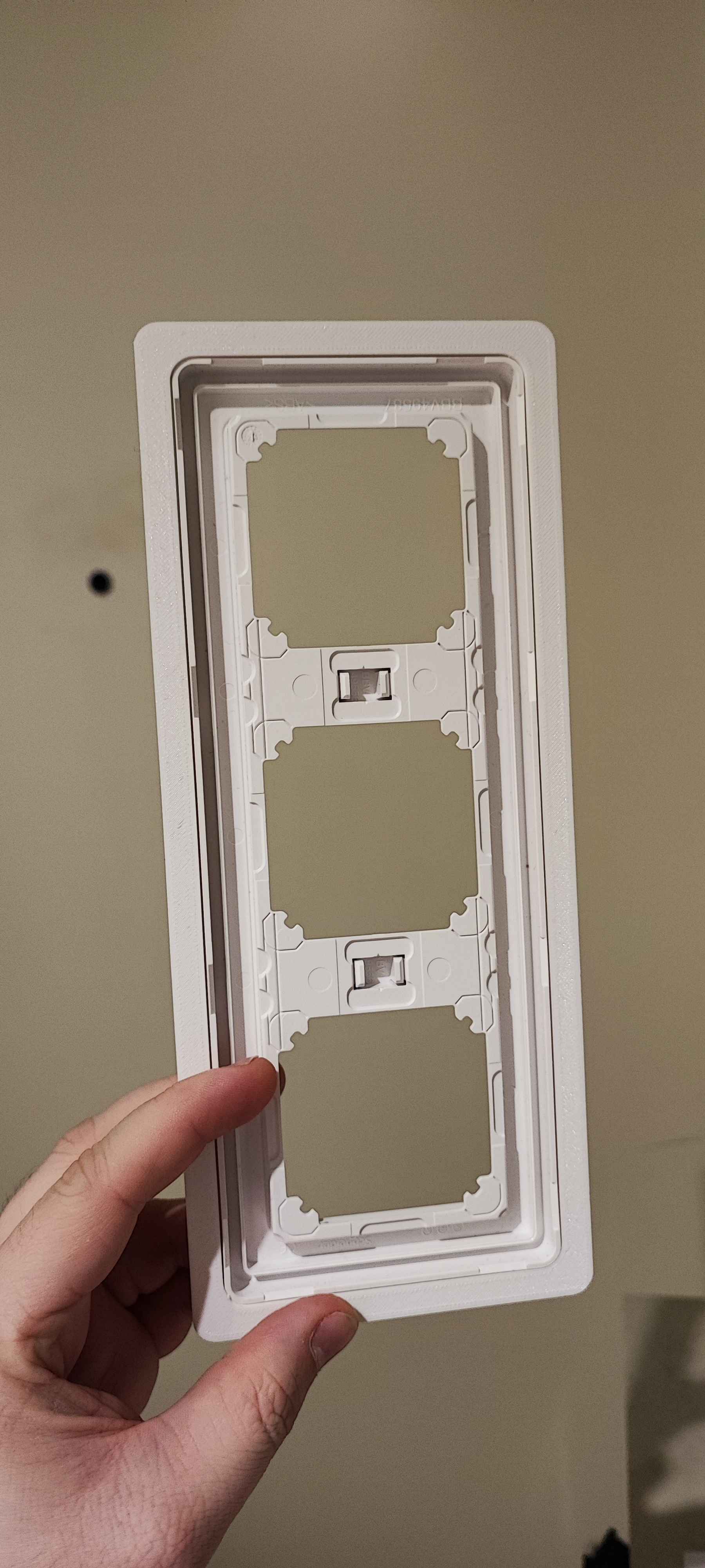 Miniatura 4 do modelo 3D Schneider Light Switch Frame