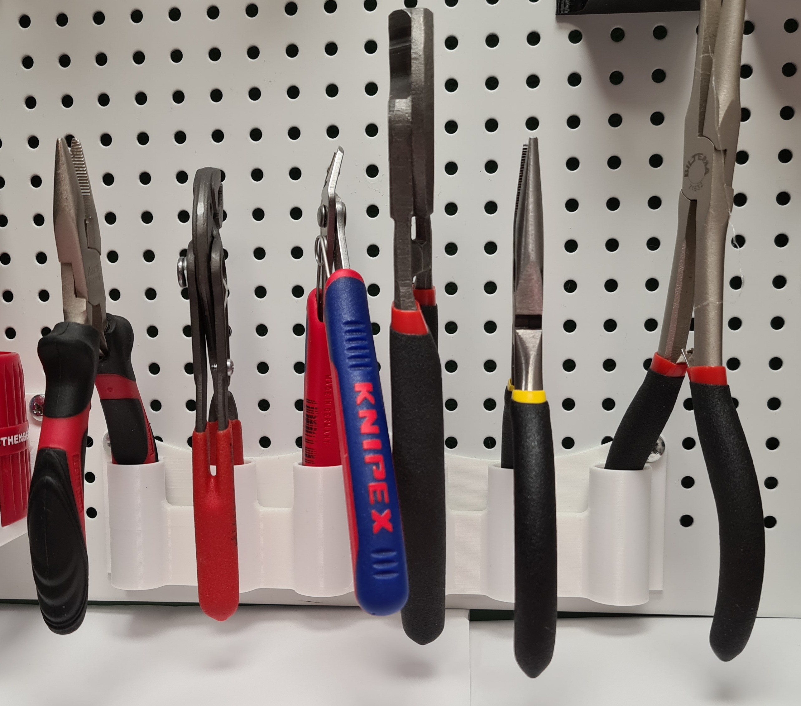 Pegboard organizer for pliers