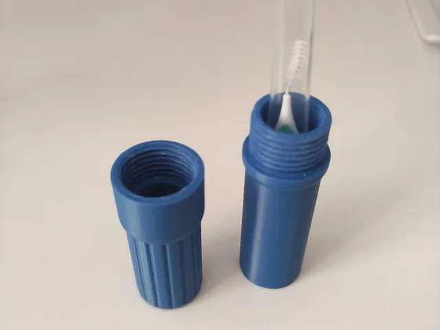 Interdental brush cylindrical travel case