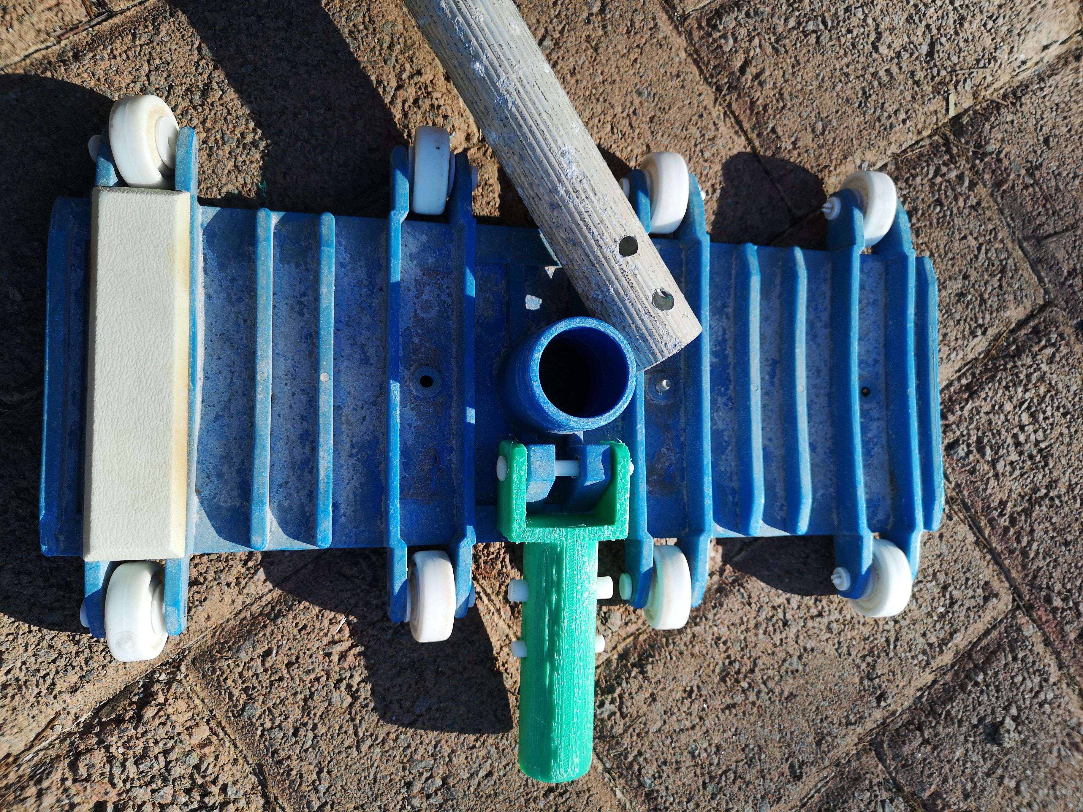 Pool tool pipe bracket