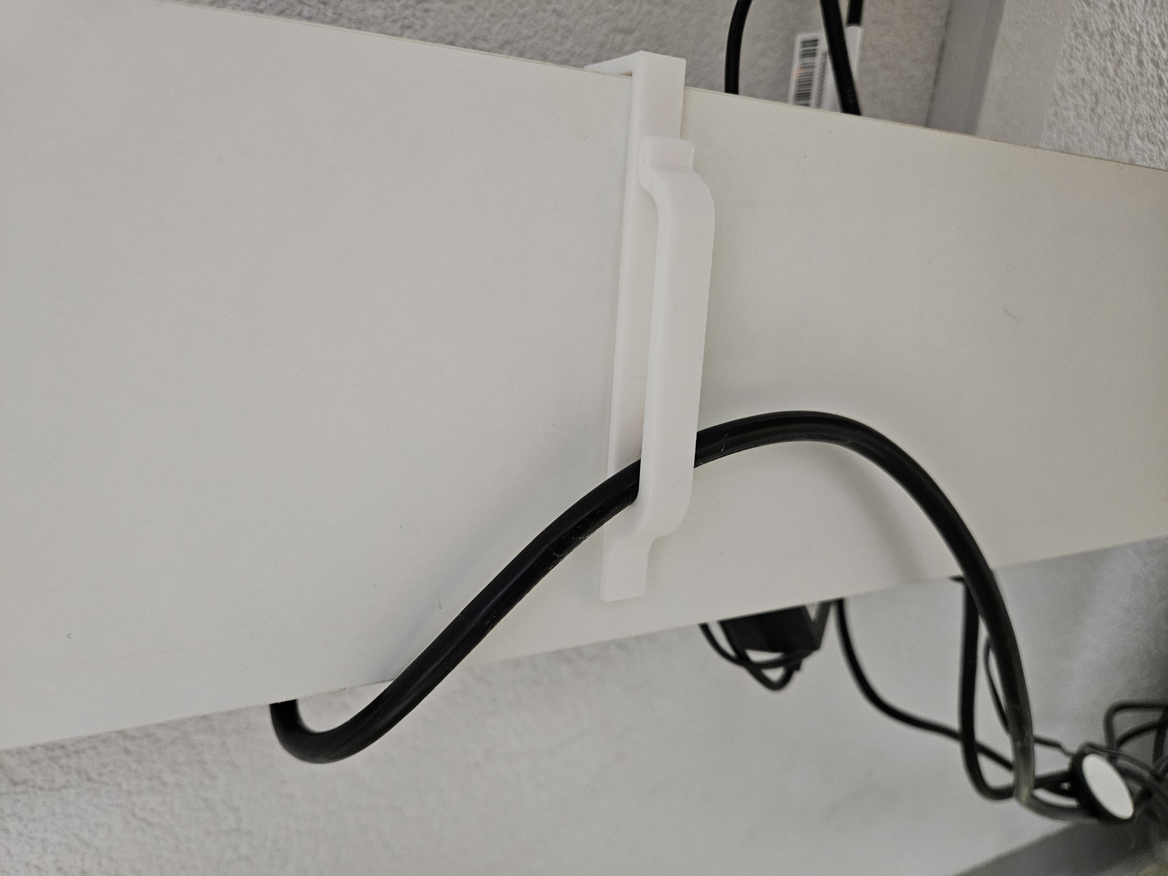 Miniatura 2 do modelo 3D Under table cable clip