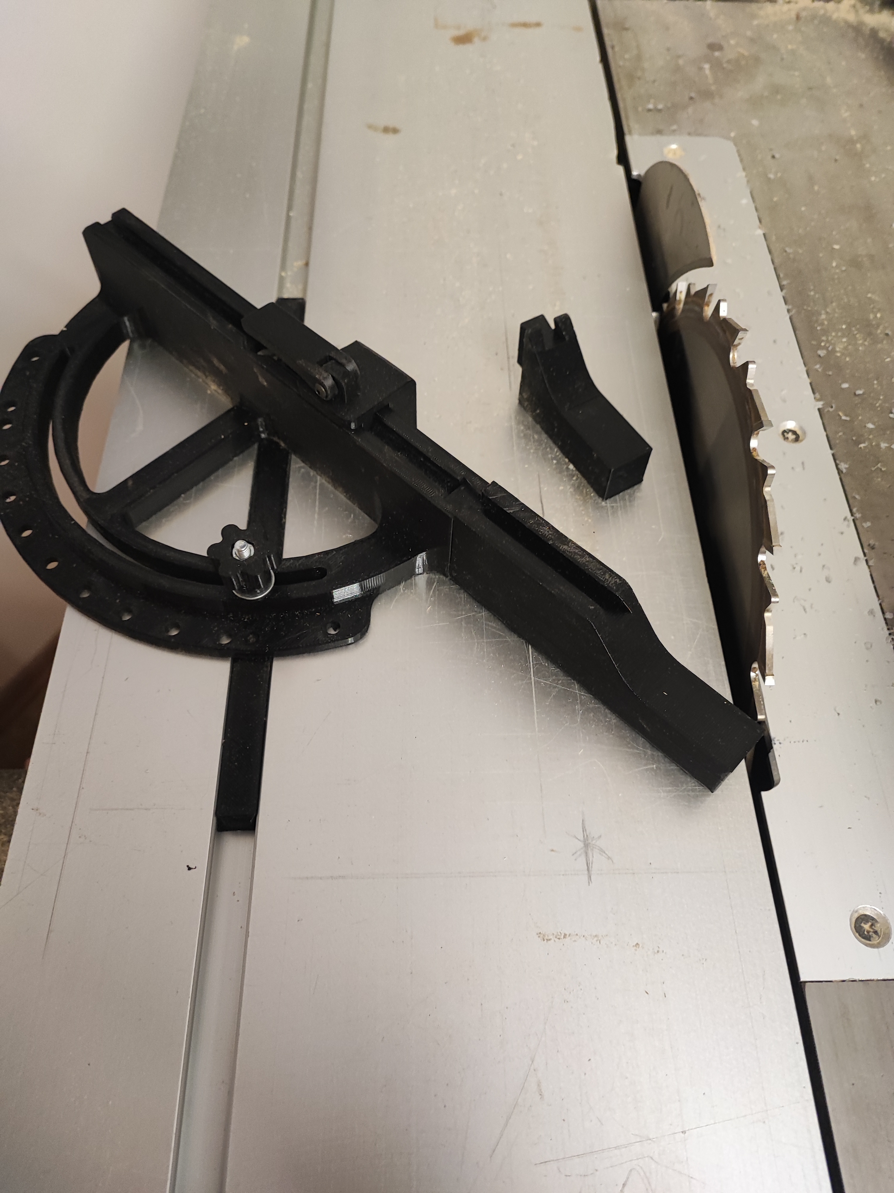 Schiebeanschlag für Tischkreissäge
