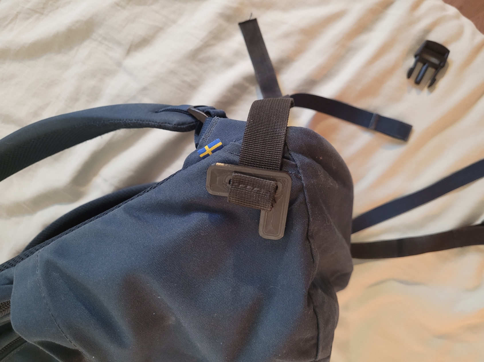 Hip strap holder for Fjällraven raven backpack