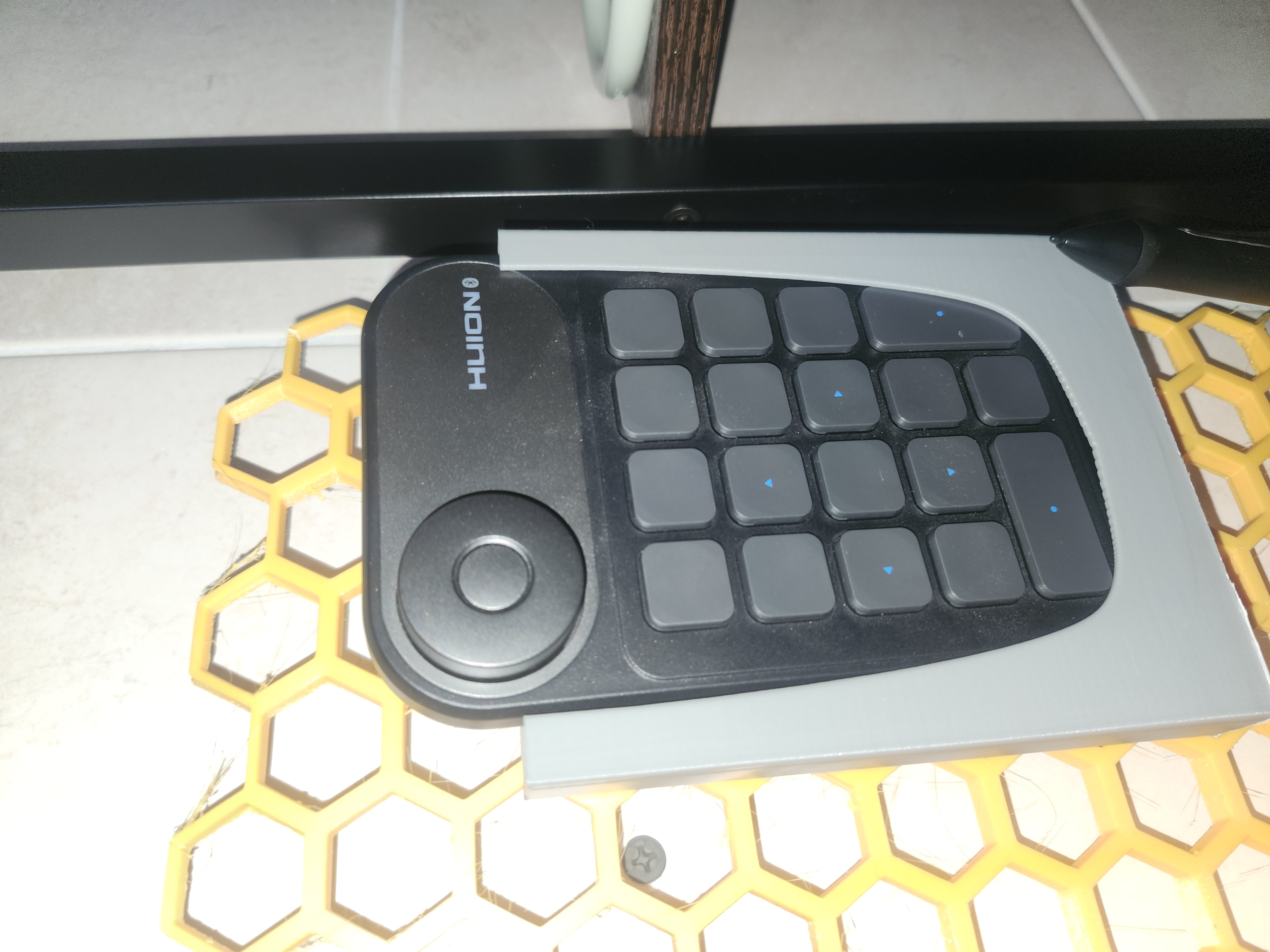 HSW Huion programmable keybad holder