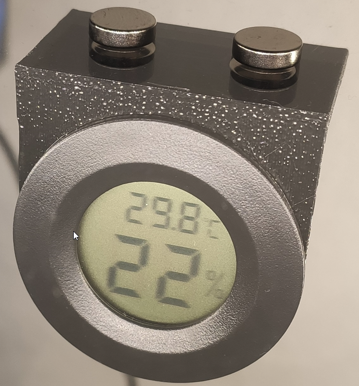 Magnetic hygrometer holder for some enclosures (like Tukkari)