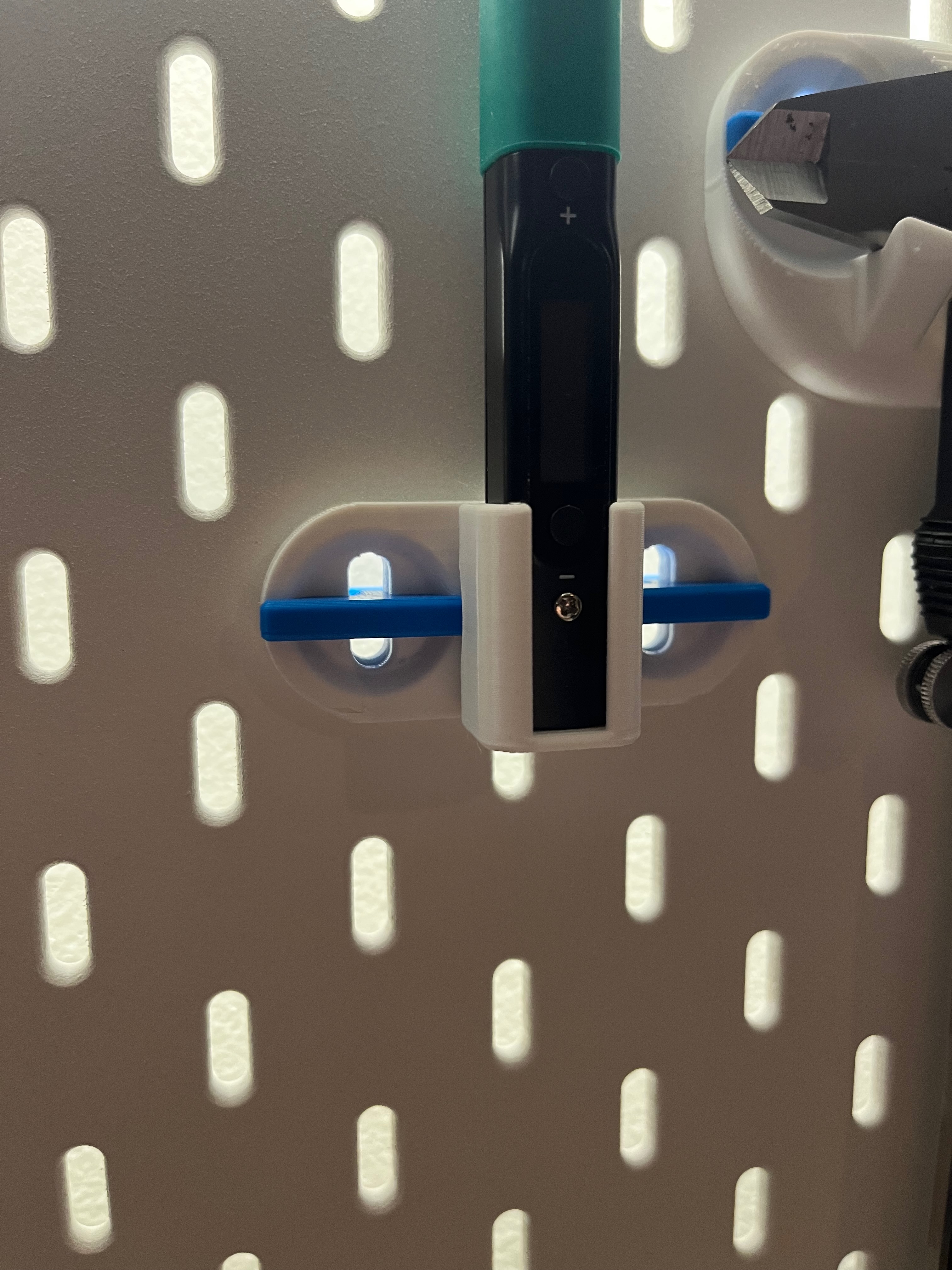 IKEA Skadis - T-Clip System - Pinecil