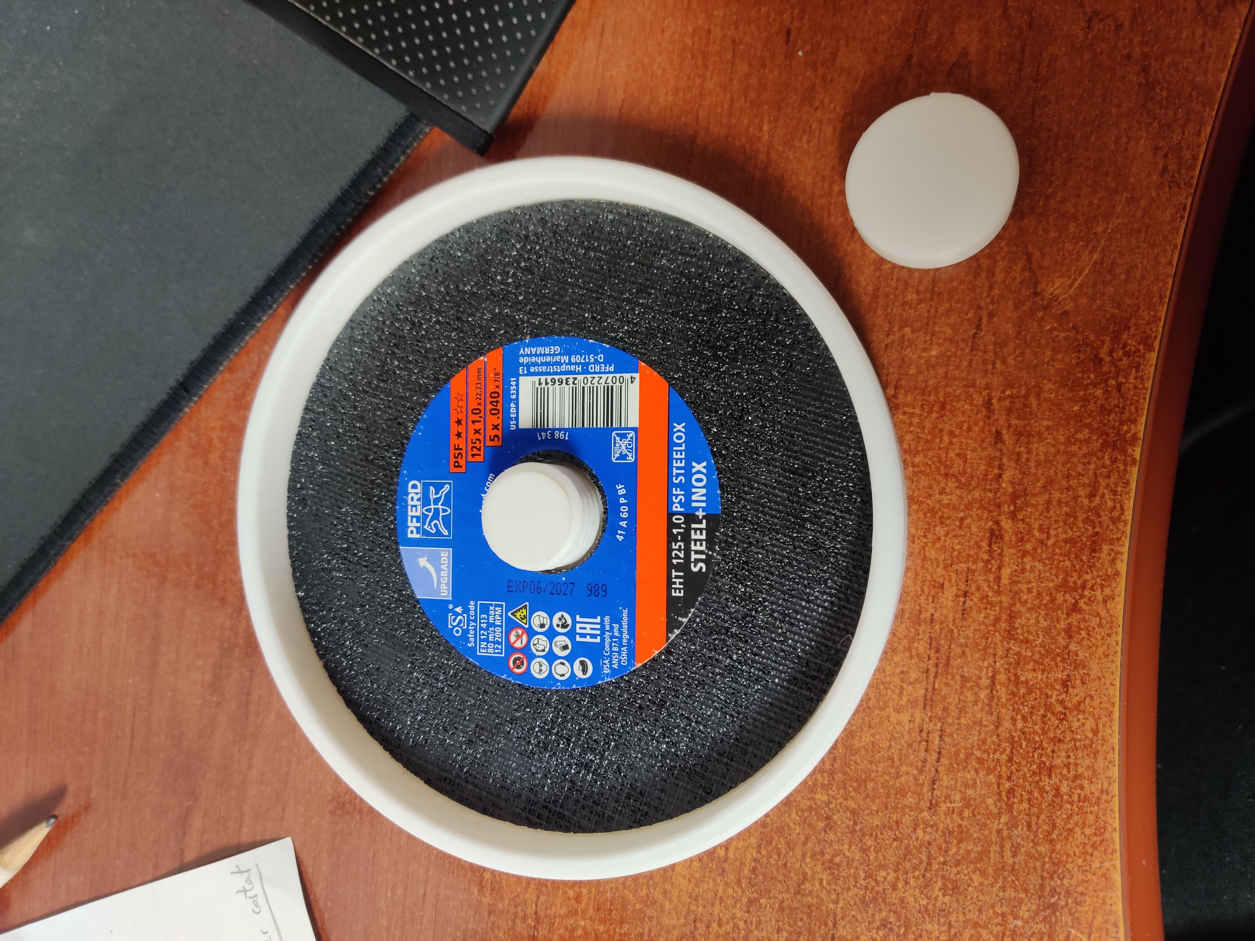 Miniatura 2 do modelo 3D angle grinder disc saver