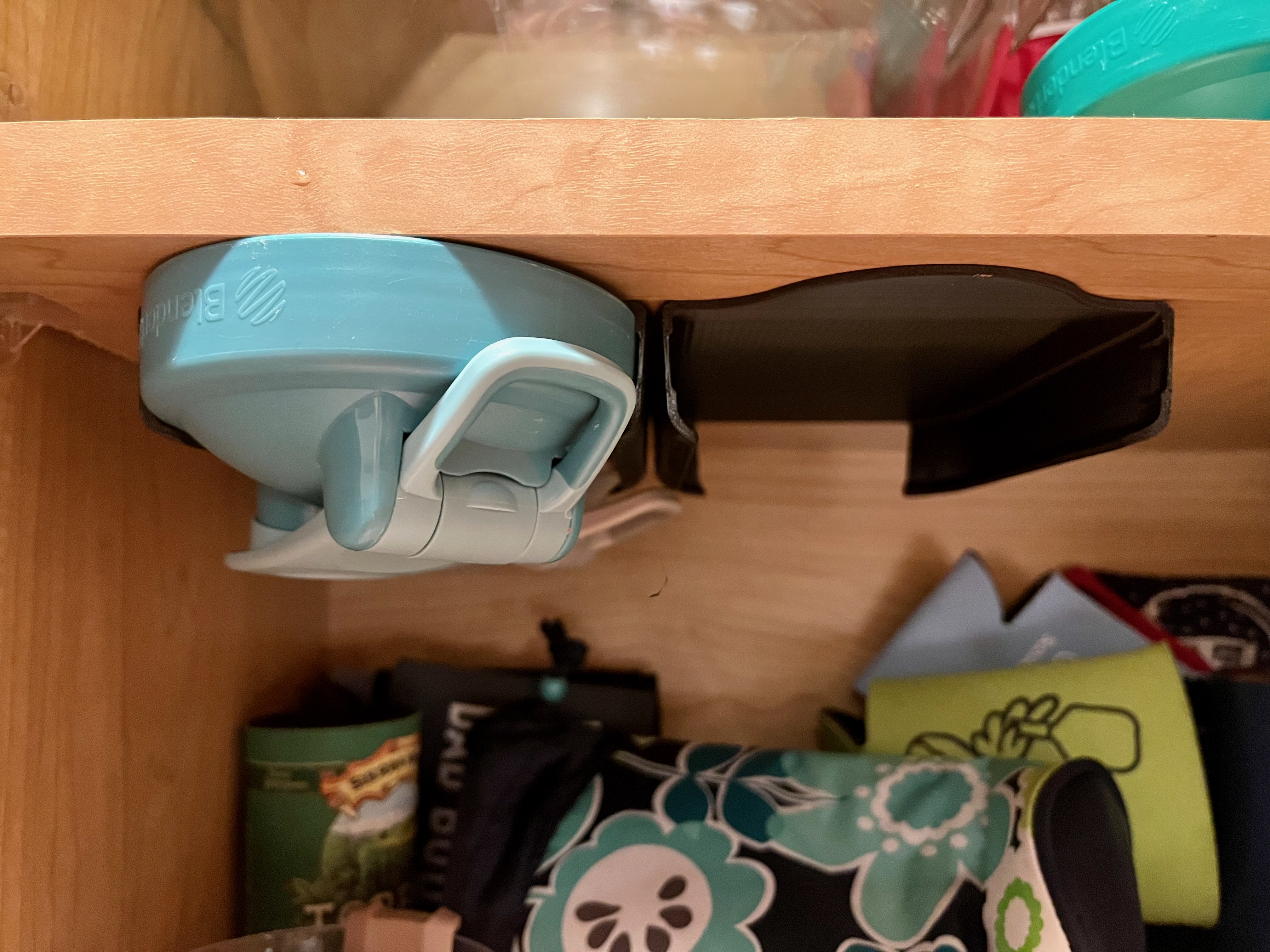Blender Bottle Lid Holder