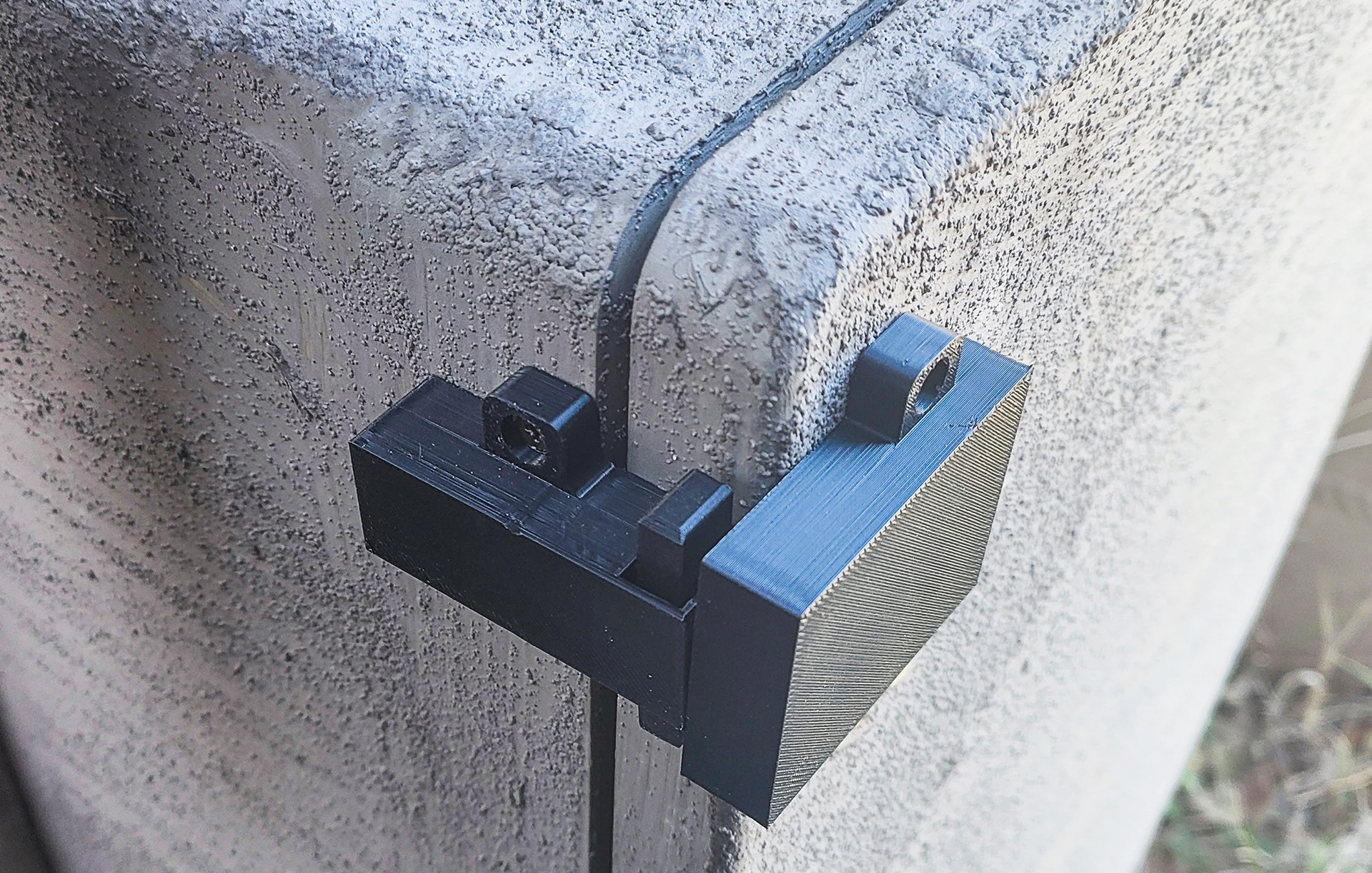 Miniatura 2 do modelo 3D Angled-Lock Latch