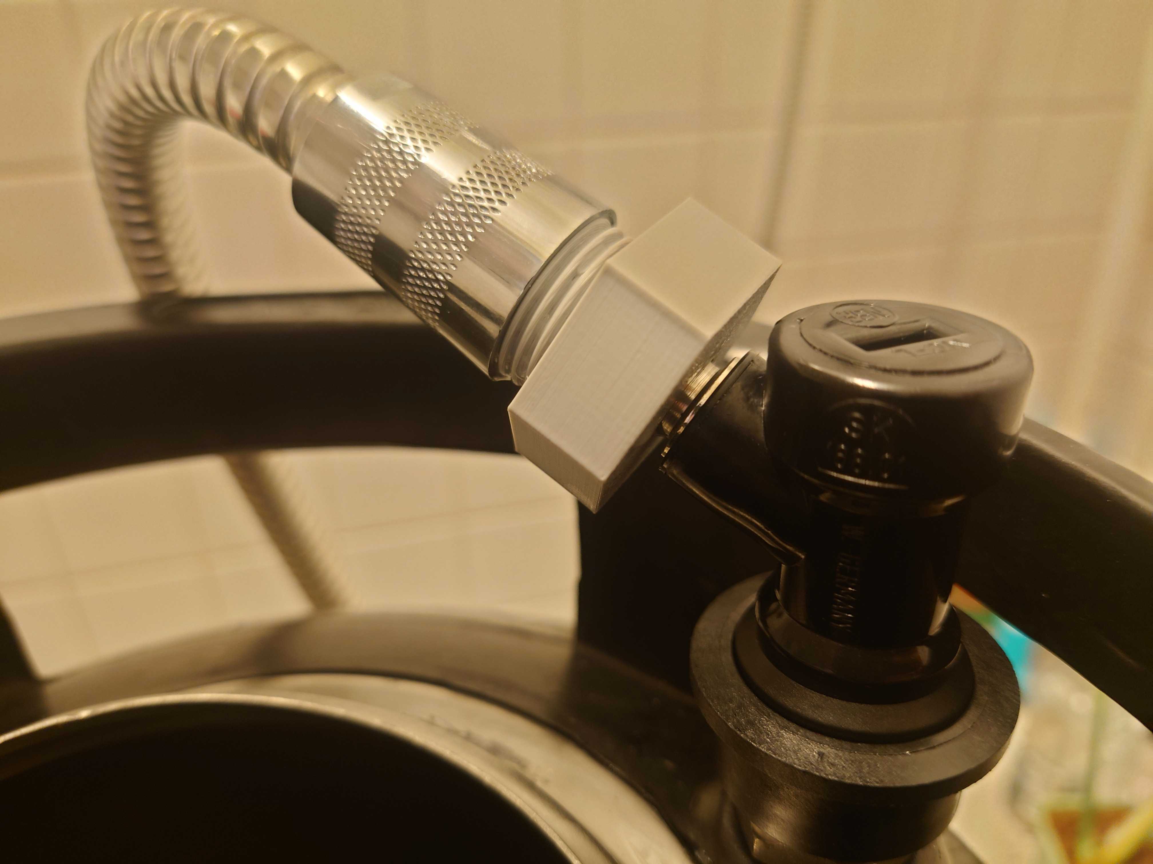 Cornelius keg adapter  7/16" UNF to 1/2" BSP