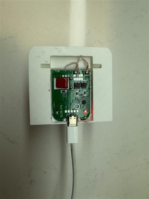 Budget Friendly Airpods Charging Dock — miniatura 2