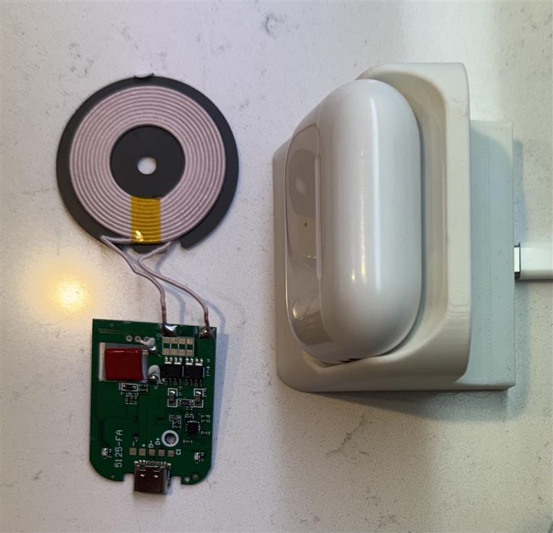 Budget Friendly Airpods Charging Dock — miniatura 3