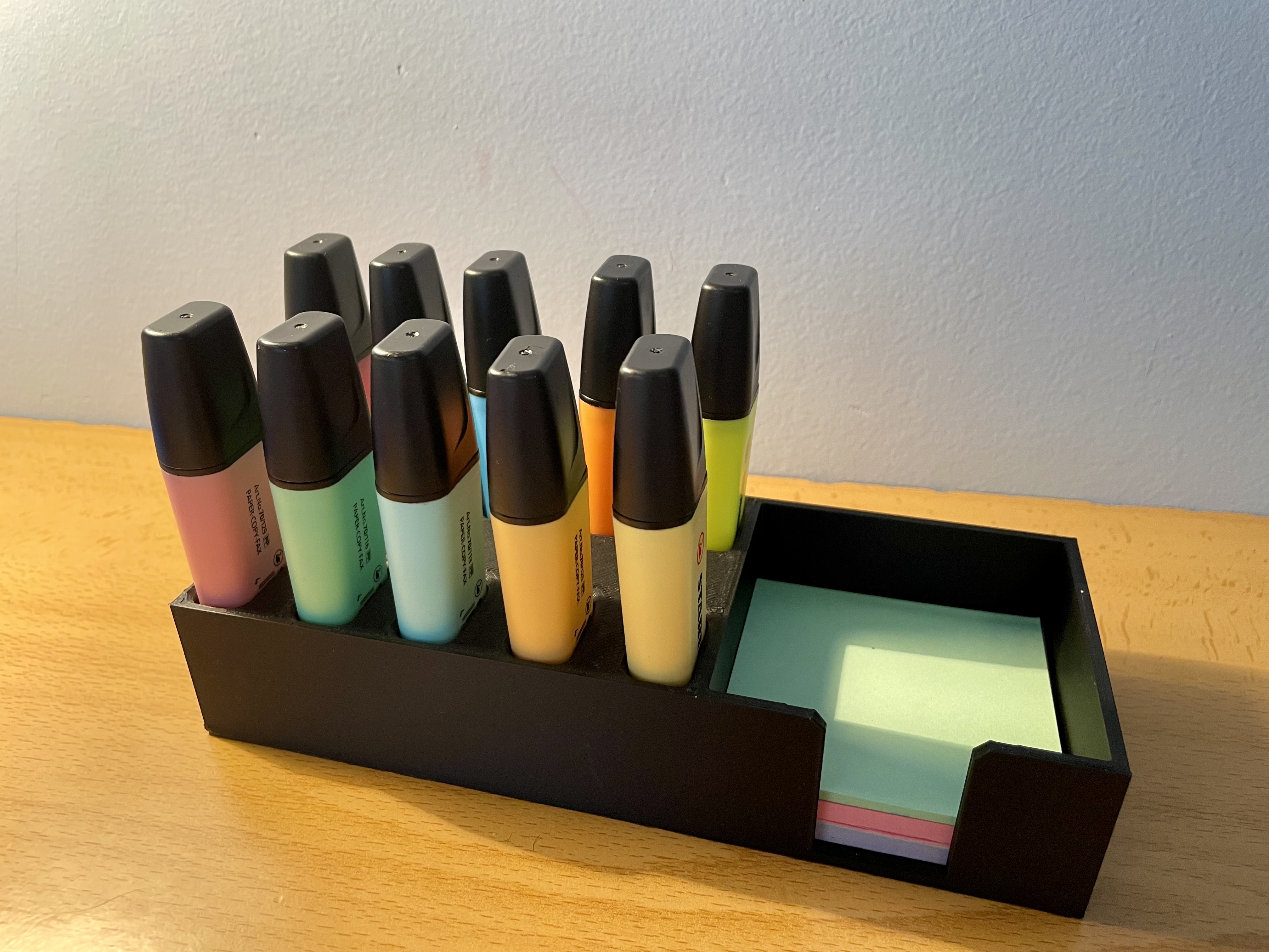 Stabilo markers & post-it notes stand base — thumbnail 2
