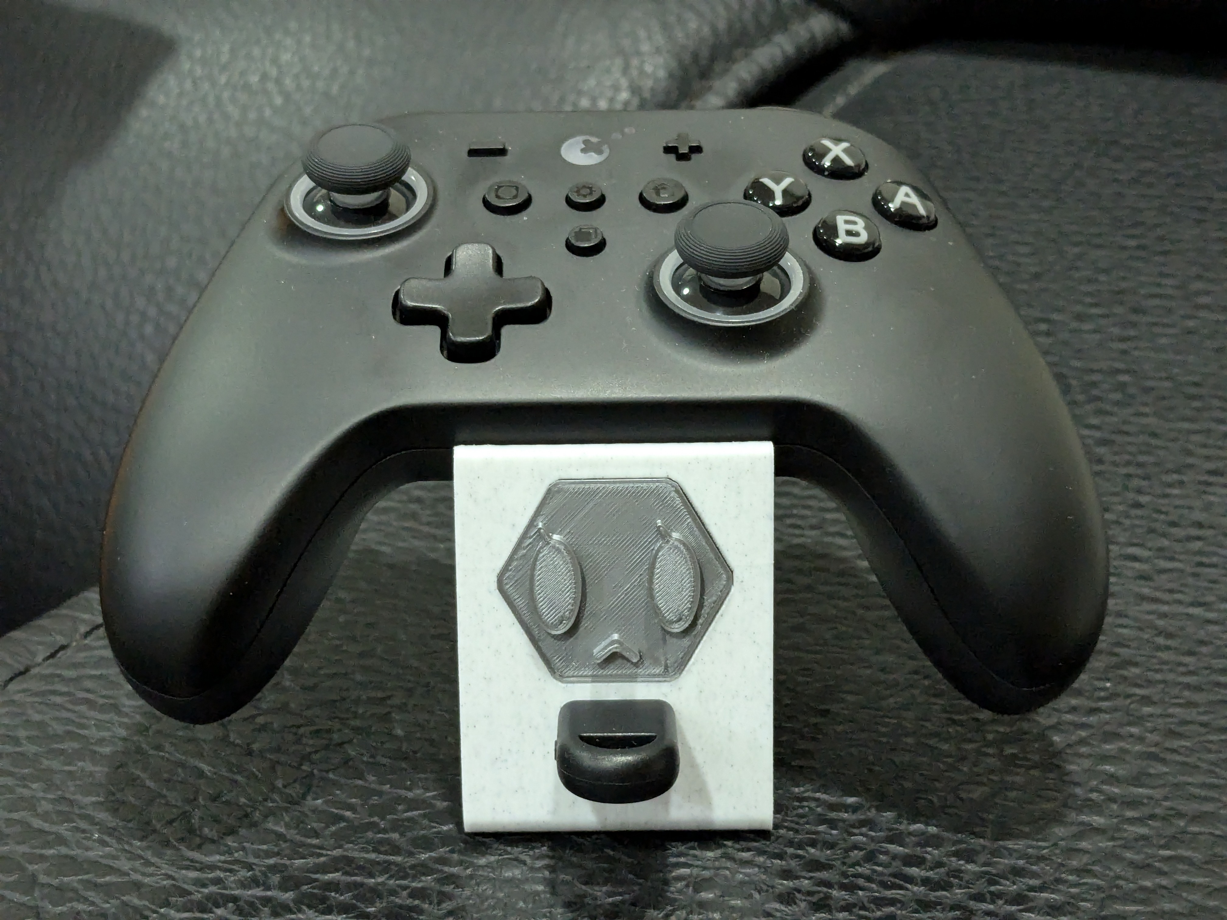 Stable Universal Controller Stand with dongle socket and plate (designed for Gulikit KK3 max)