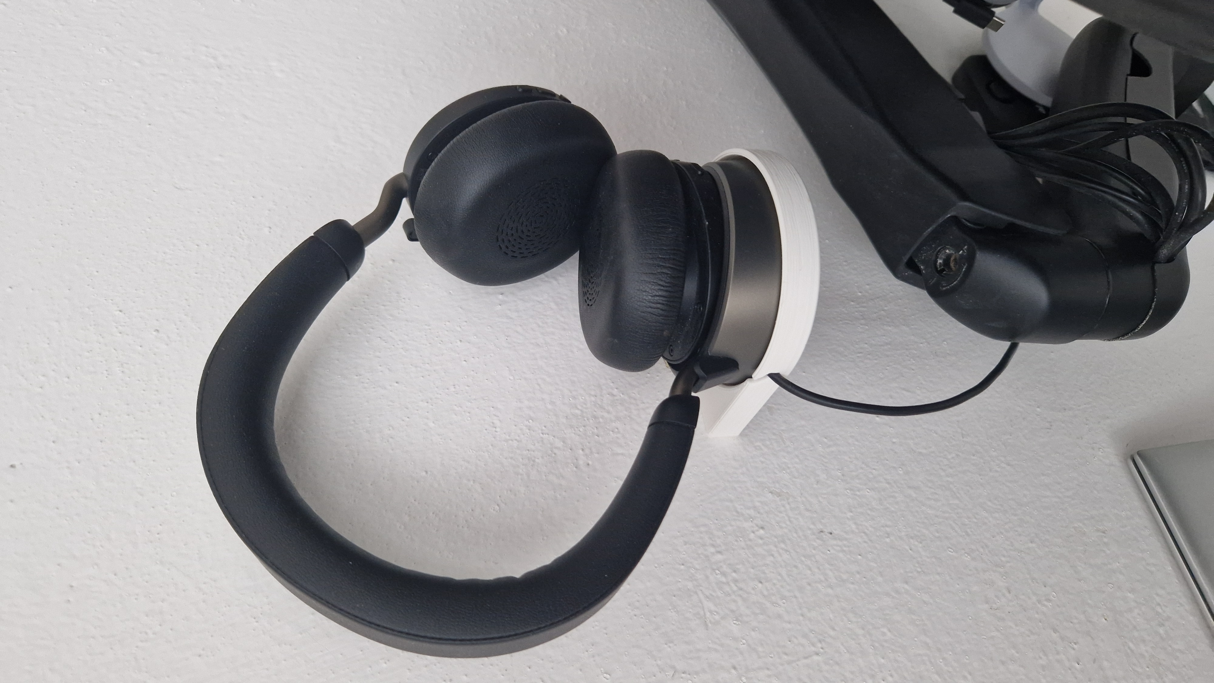 Jabra Evolve2 75 Wireless Charger Wall Holder