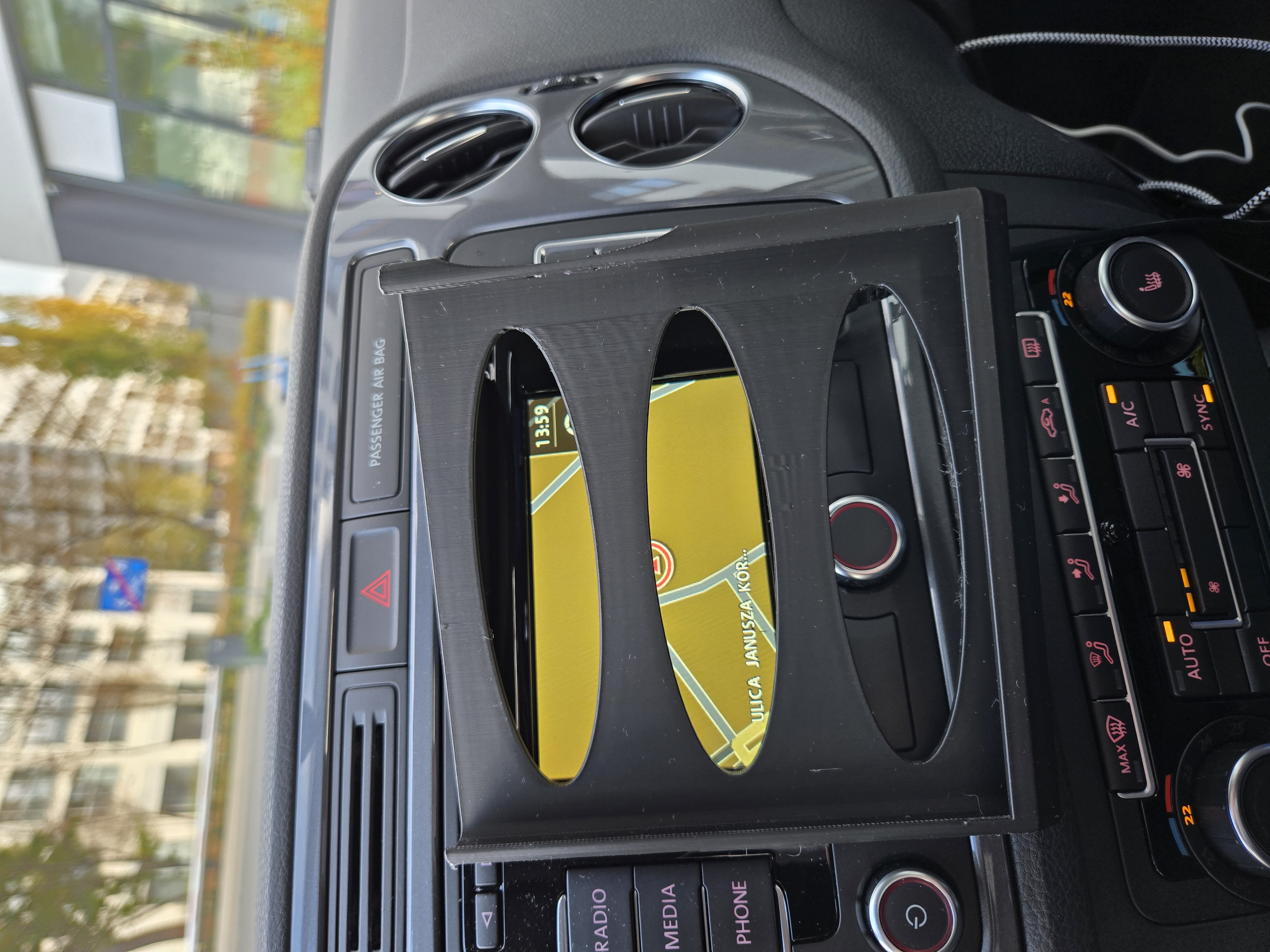 Samsung Galaxy Fold6 Car Holder variant 1